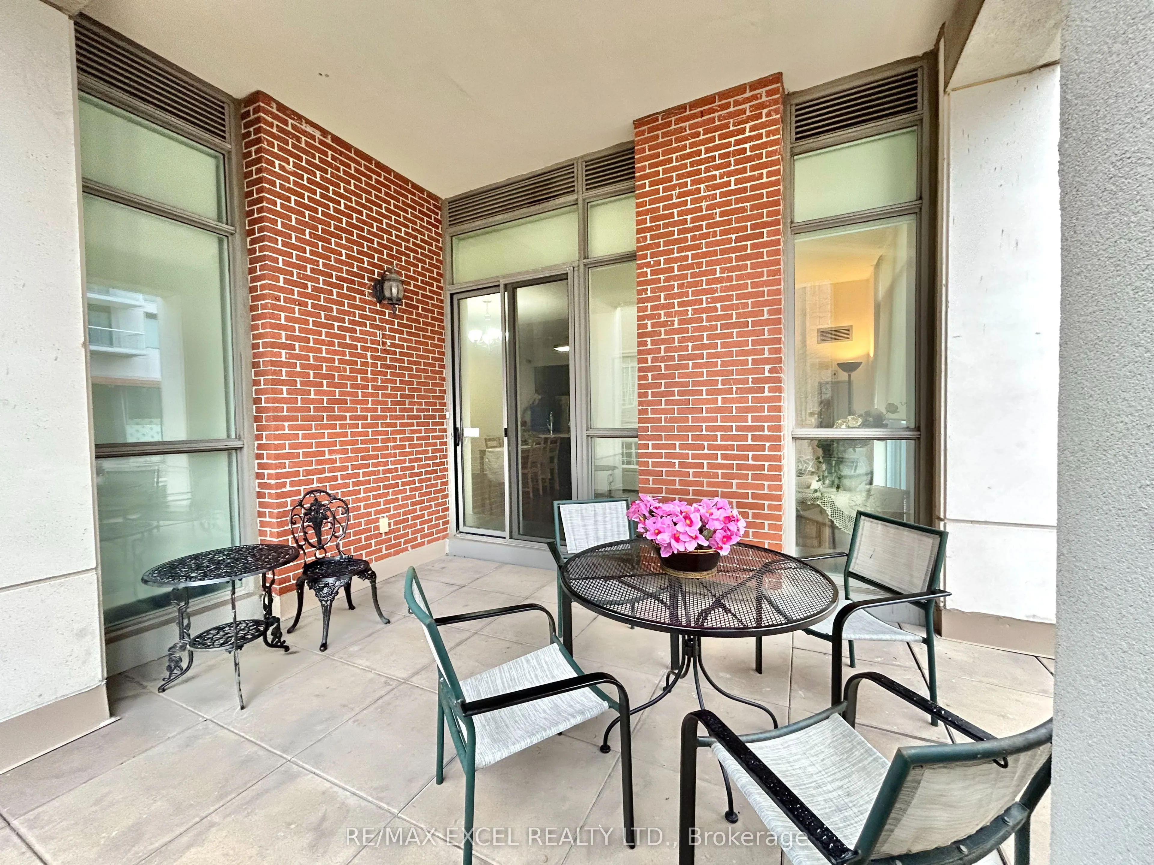 1 Upper Duke Crescent, #110