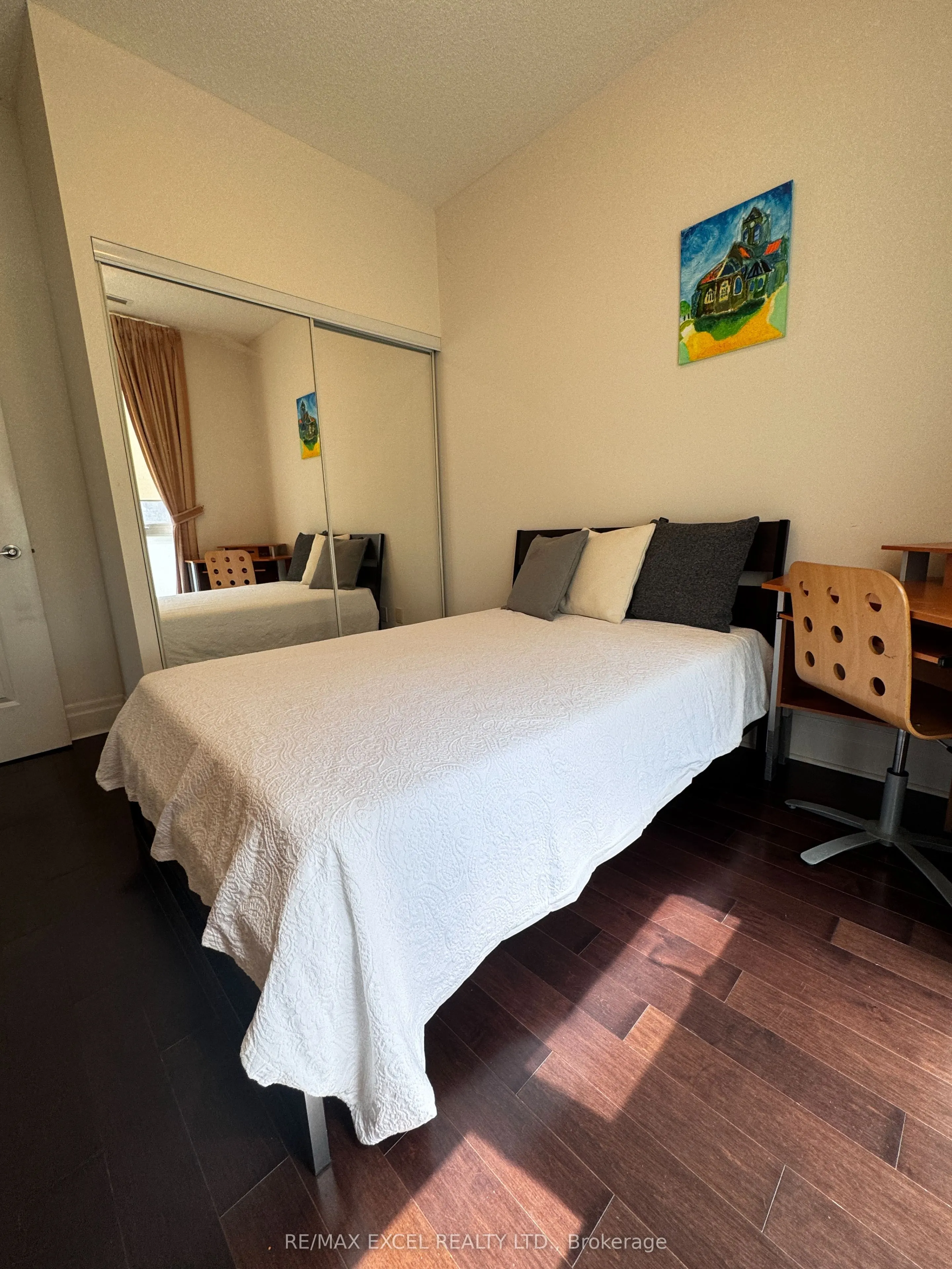 1 Upper Duke Crescent, #110