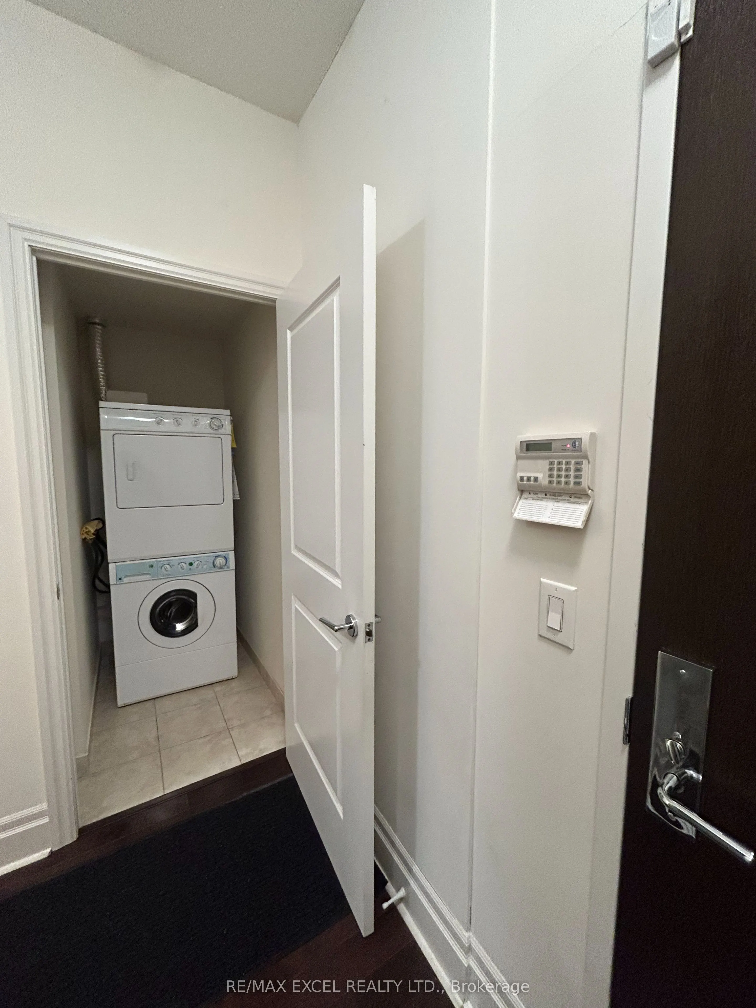 1 Upper Duke Crescent, #110