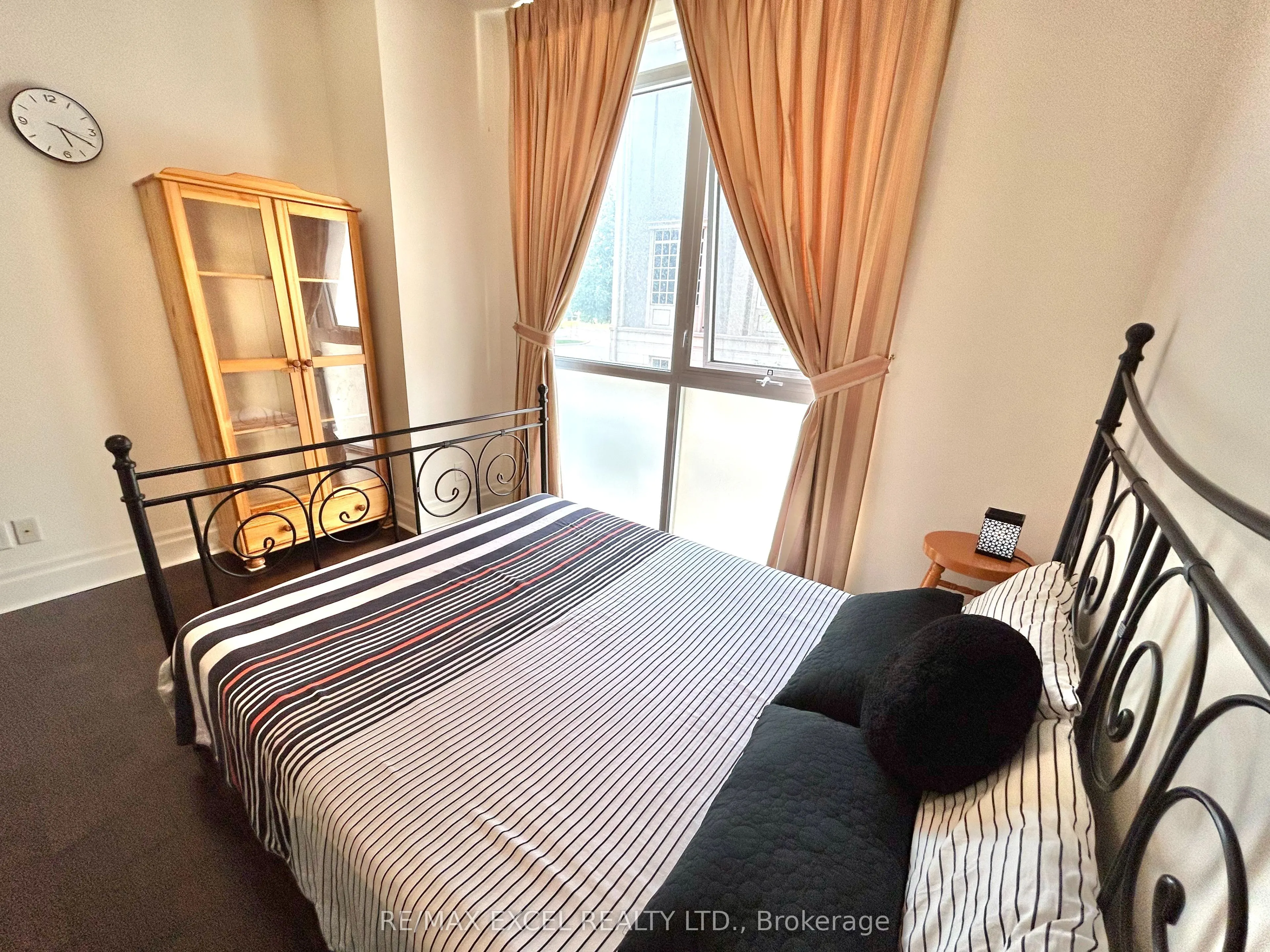 1 Upper Duke Crescent, #110