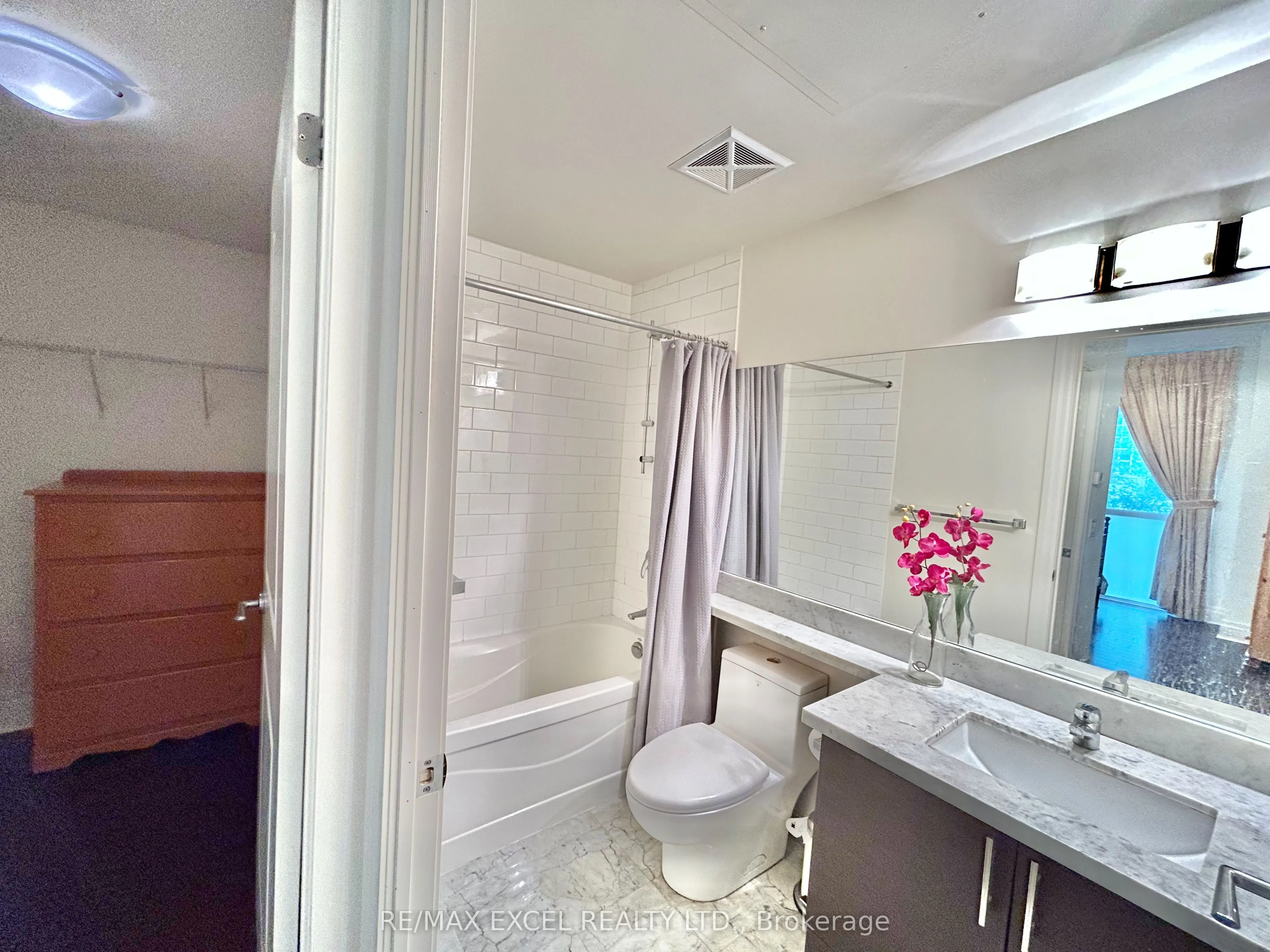 1 Upper Duke Crescent, #110