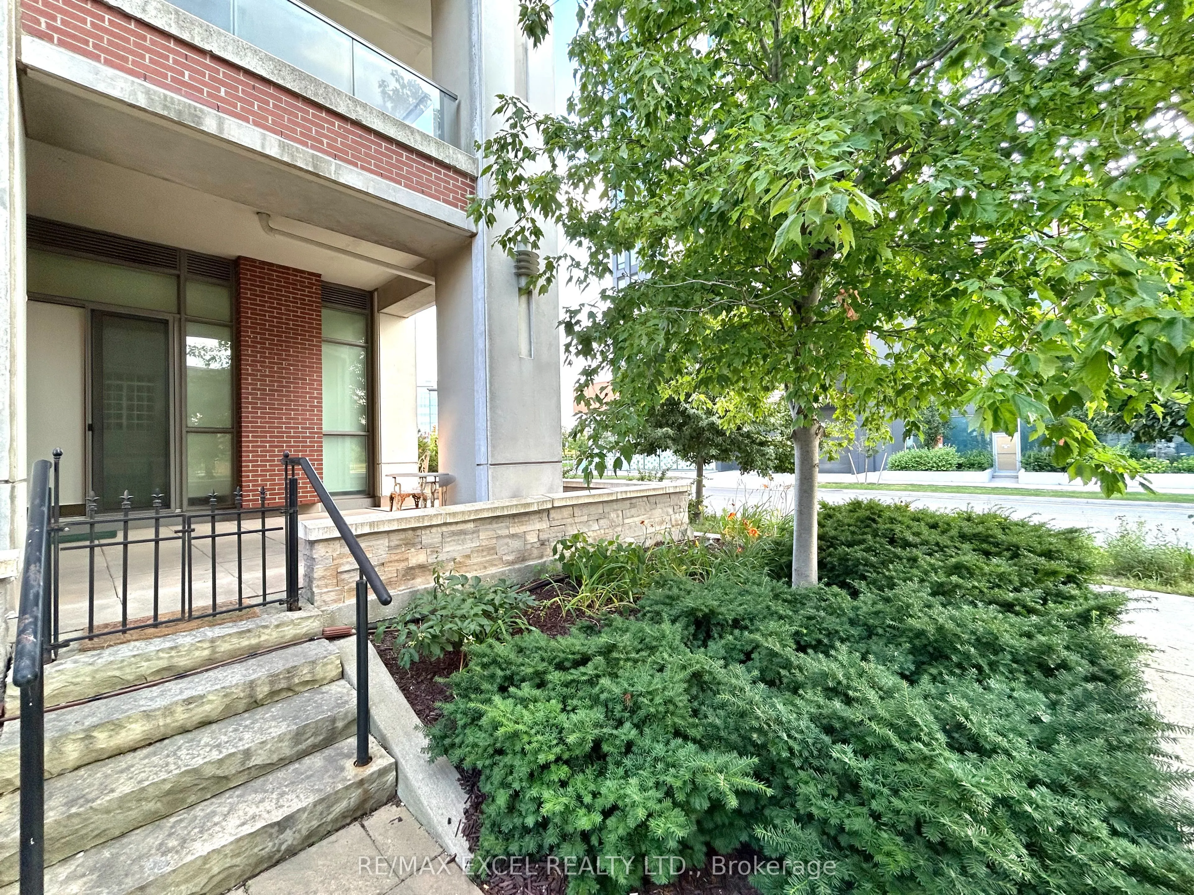 1 Upper Duke Crescent, #110