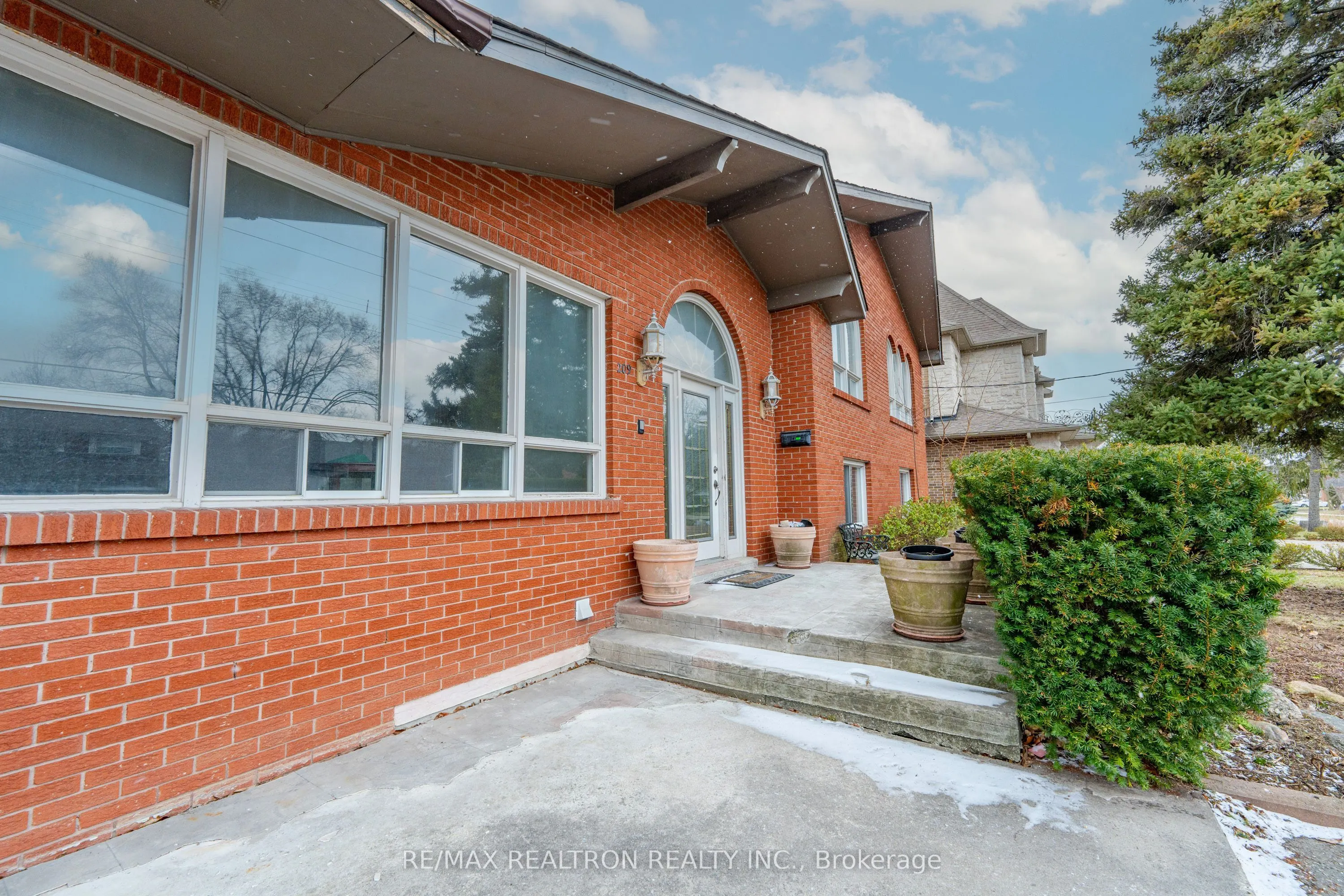209 Crestwood Road