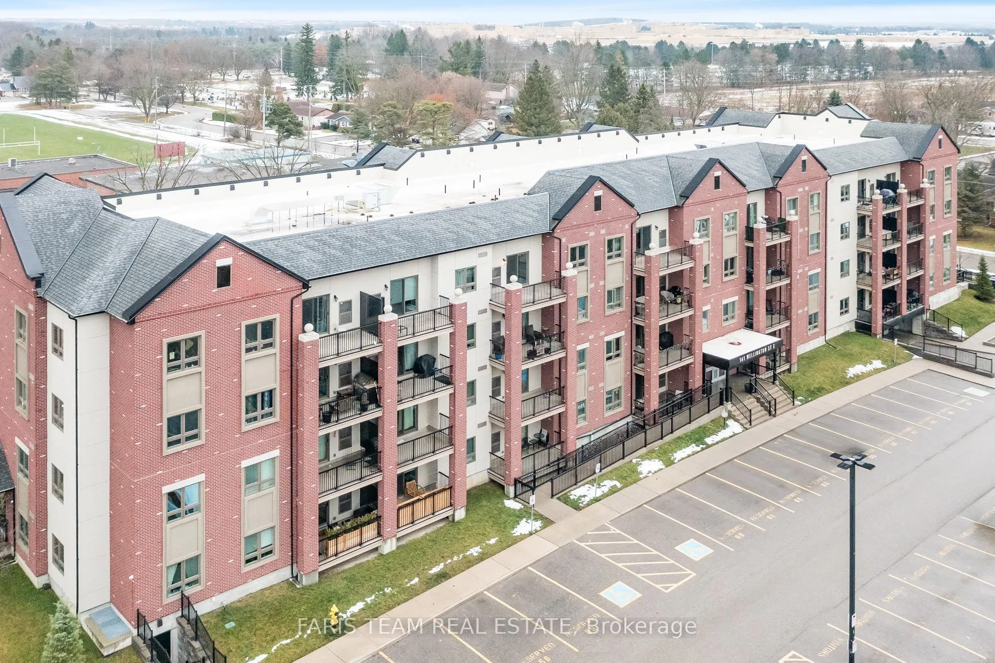 161 Wellington Street E, #406