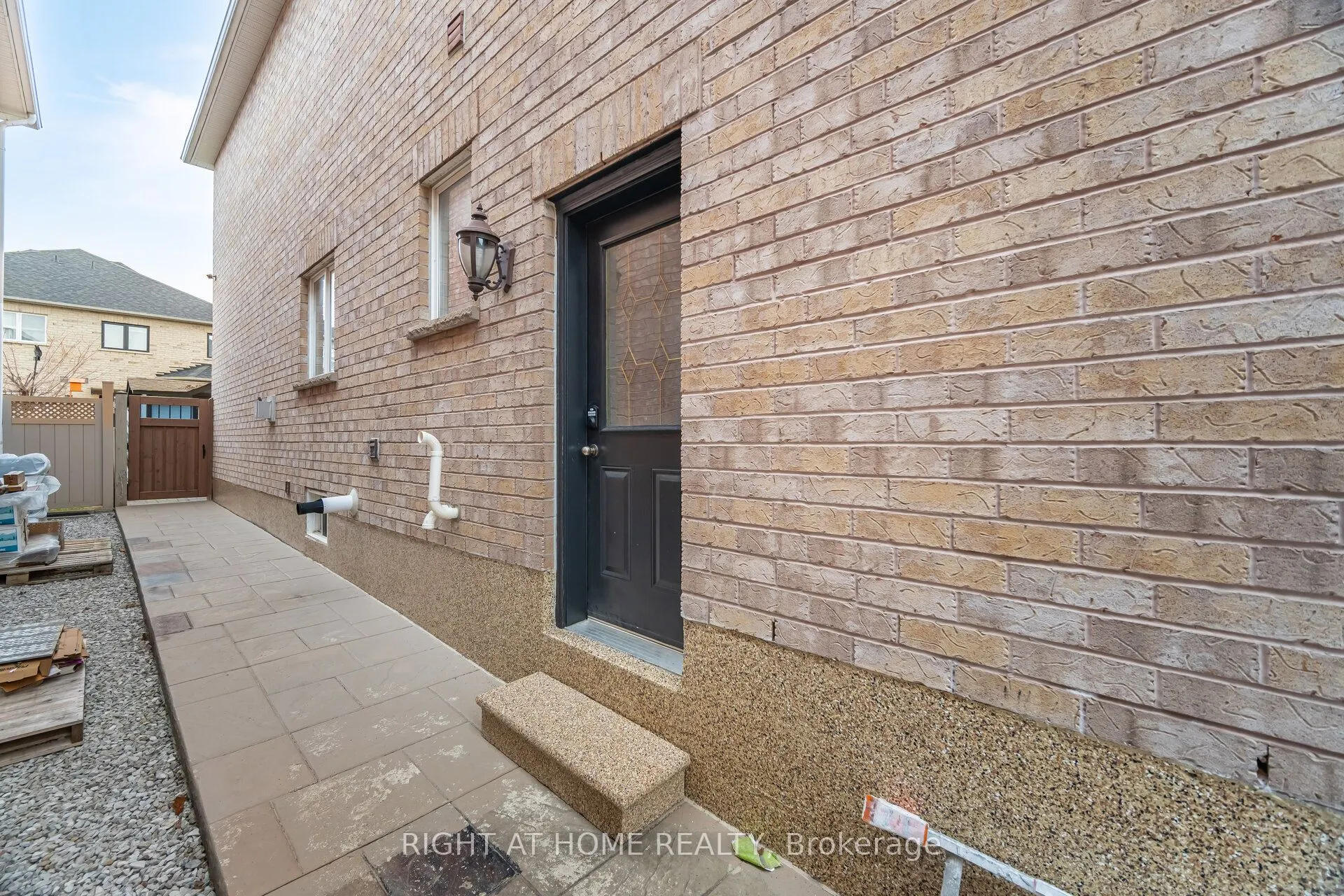 204 Lormel Gate