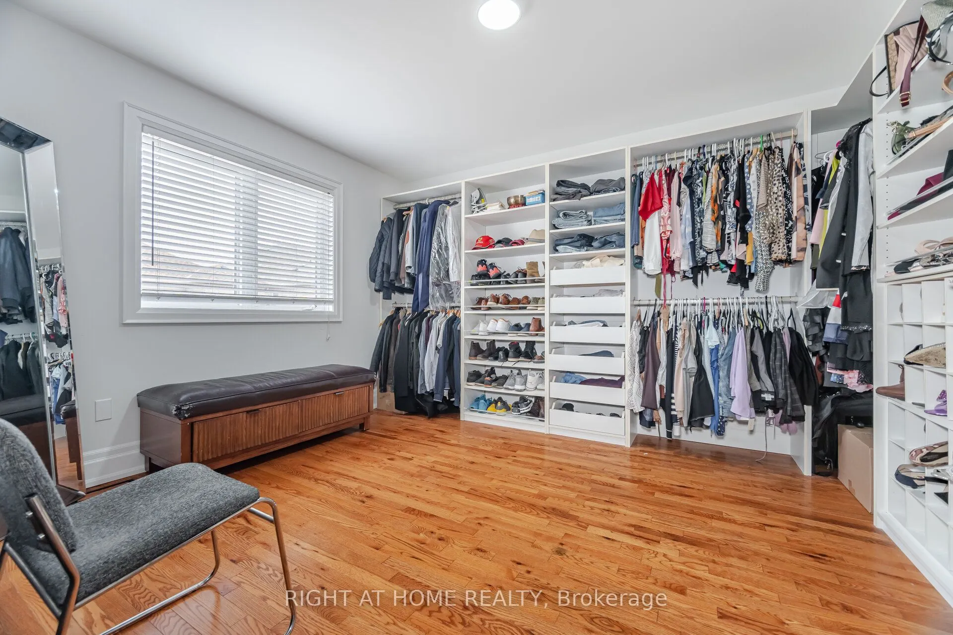 204 Lormel Gate