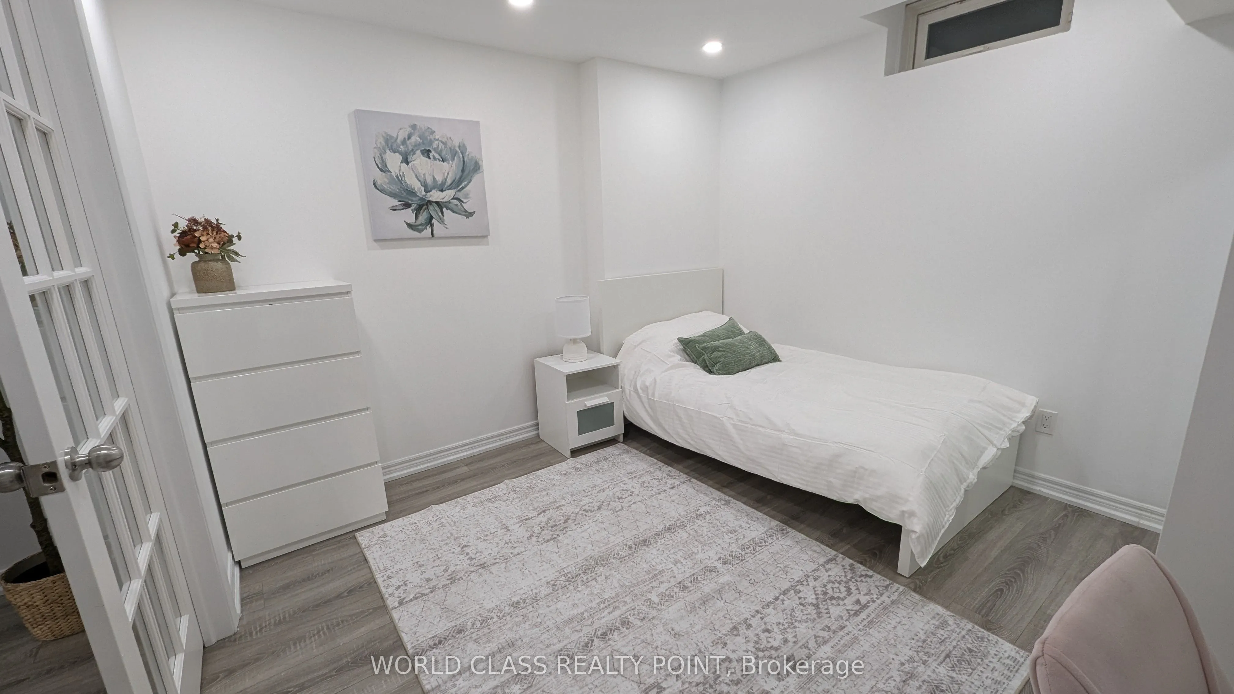 17B Brower Avenue, #BASEMENT