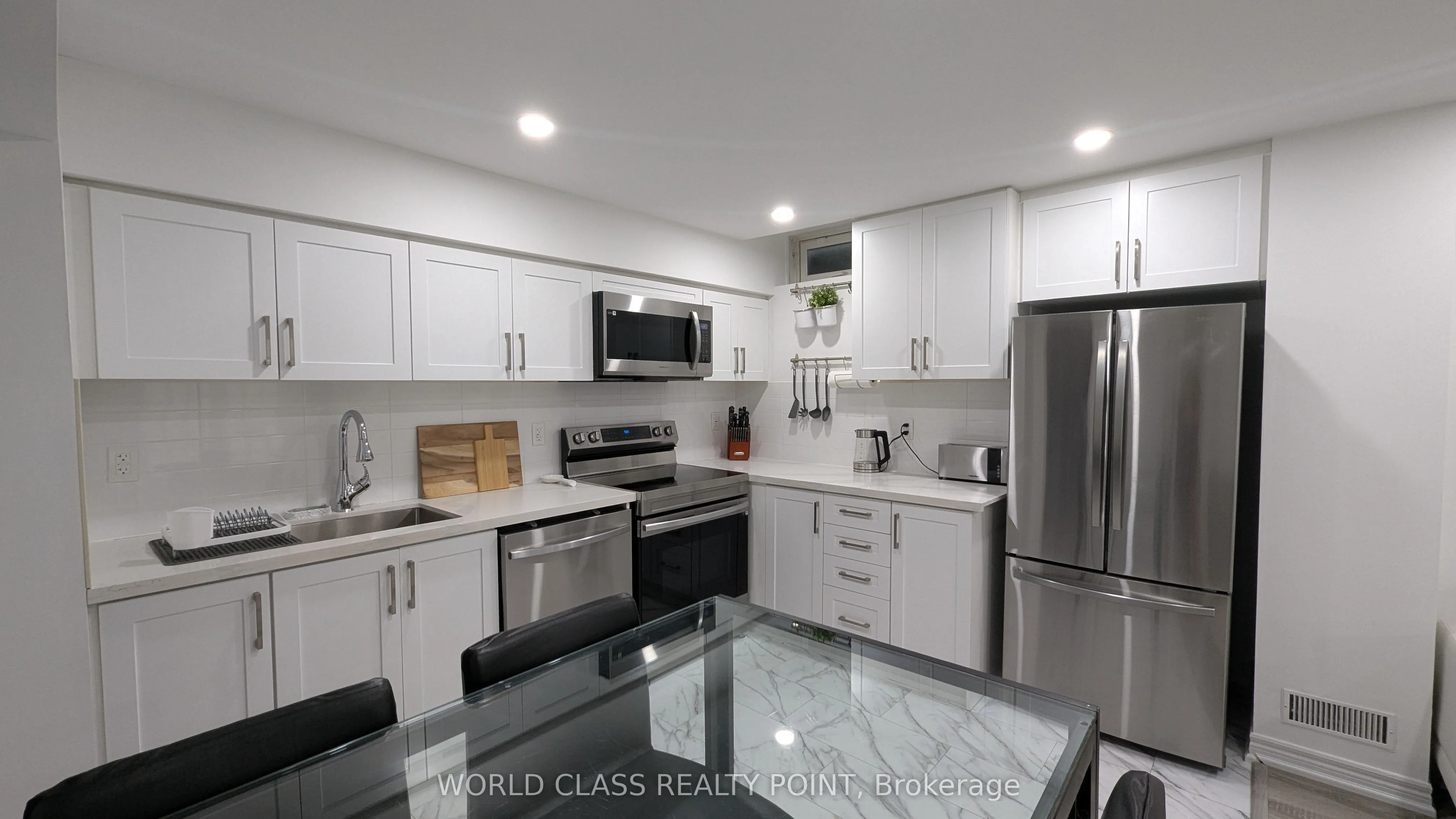17B Brower Avenue, #BASEMENT