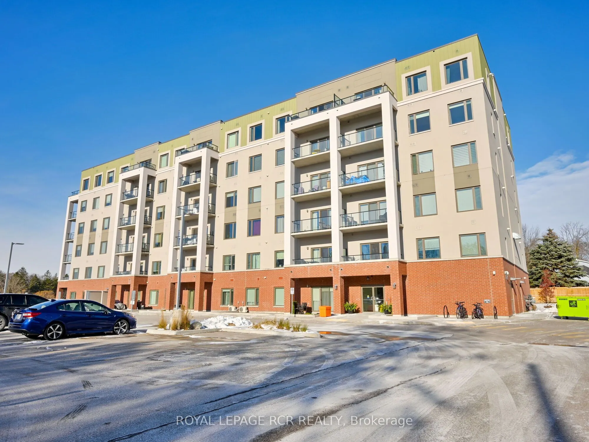 64 Queen Street S, #502