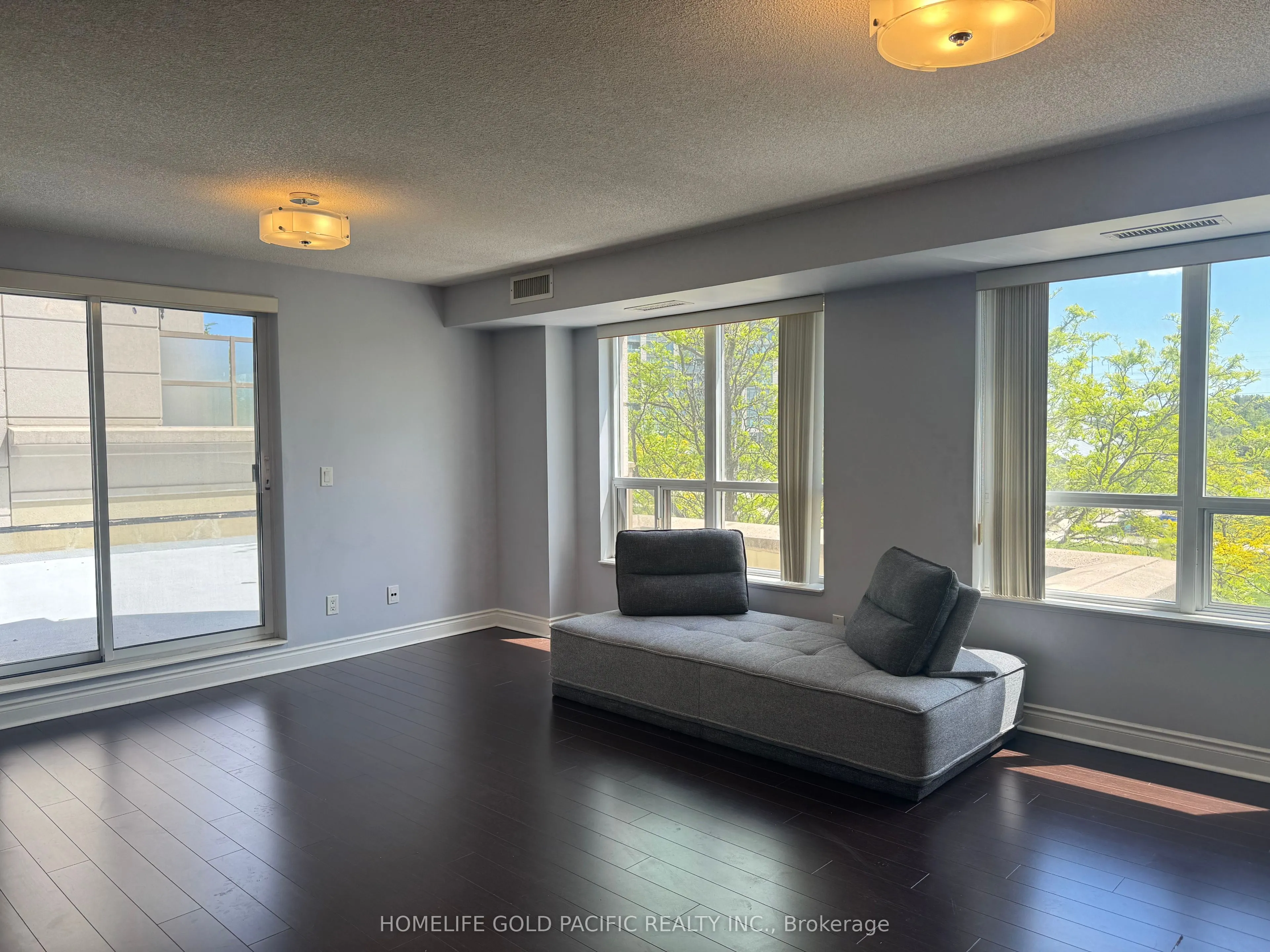37 Galleria Parkway, #207