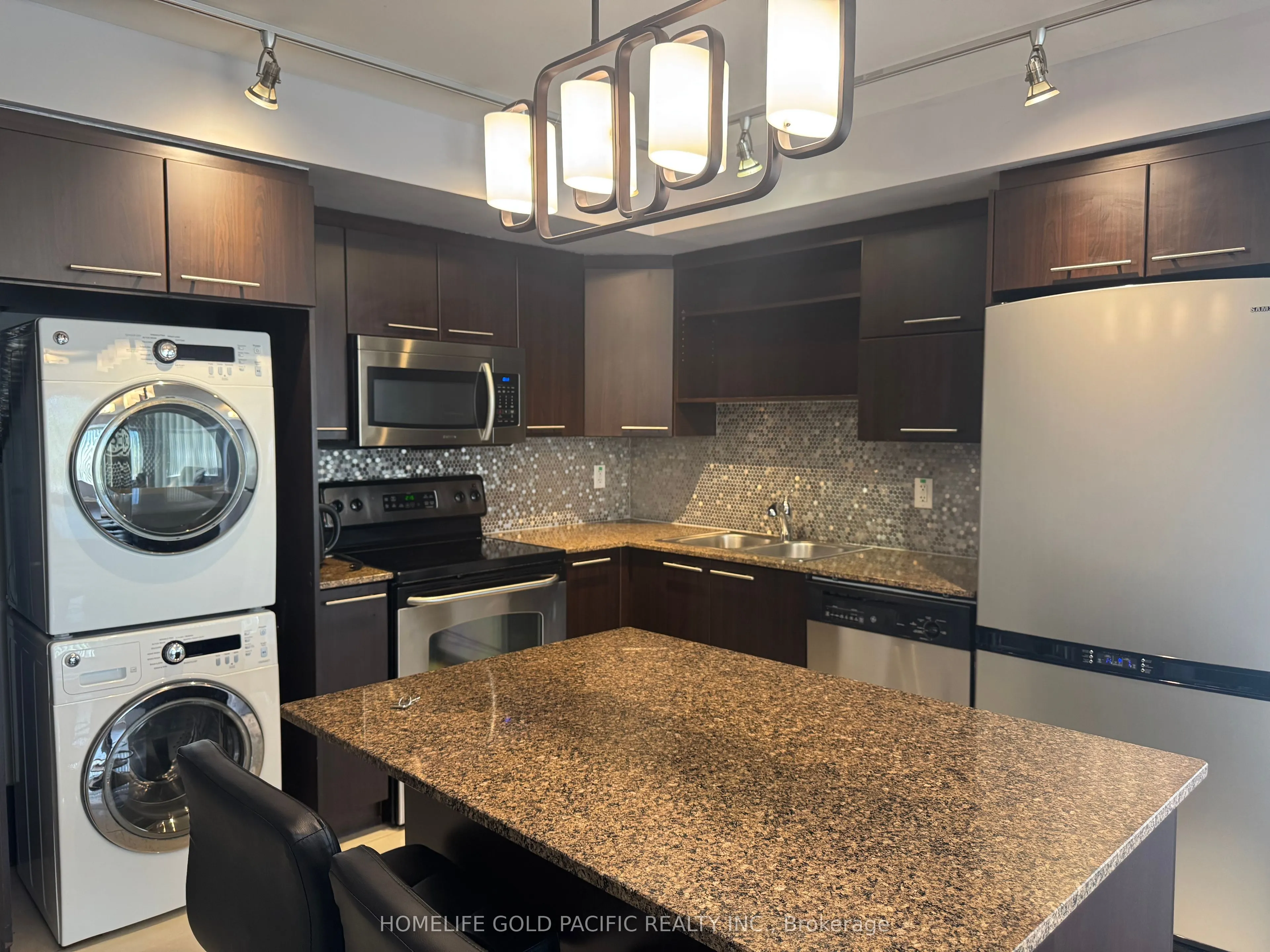 37 Galleria Parkway, #207