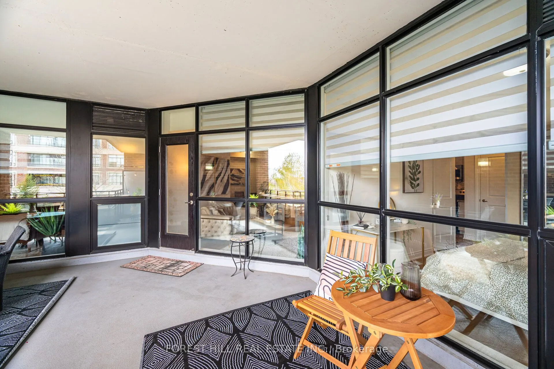 2396 Major Mackenzie Drive W, #220