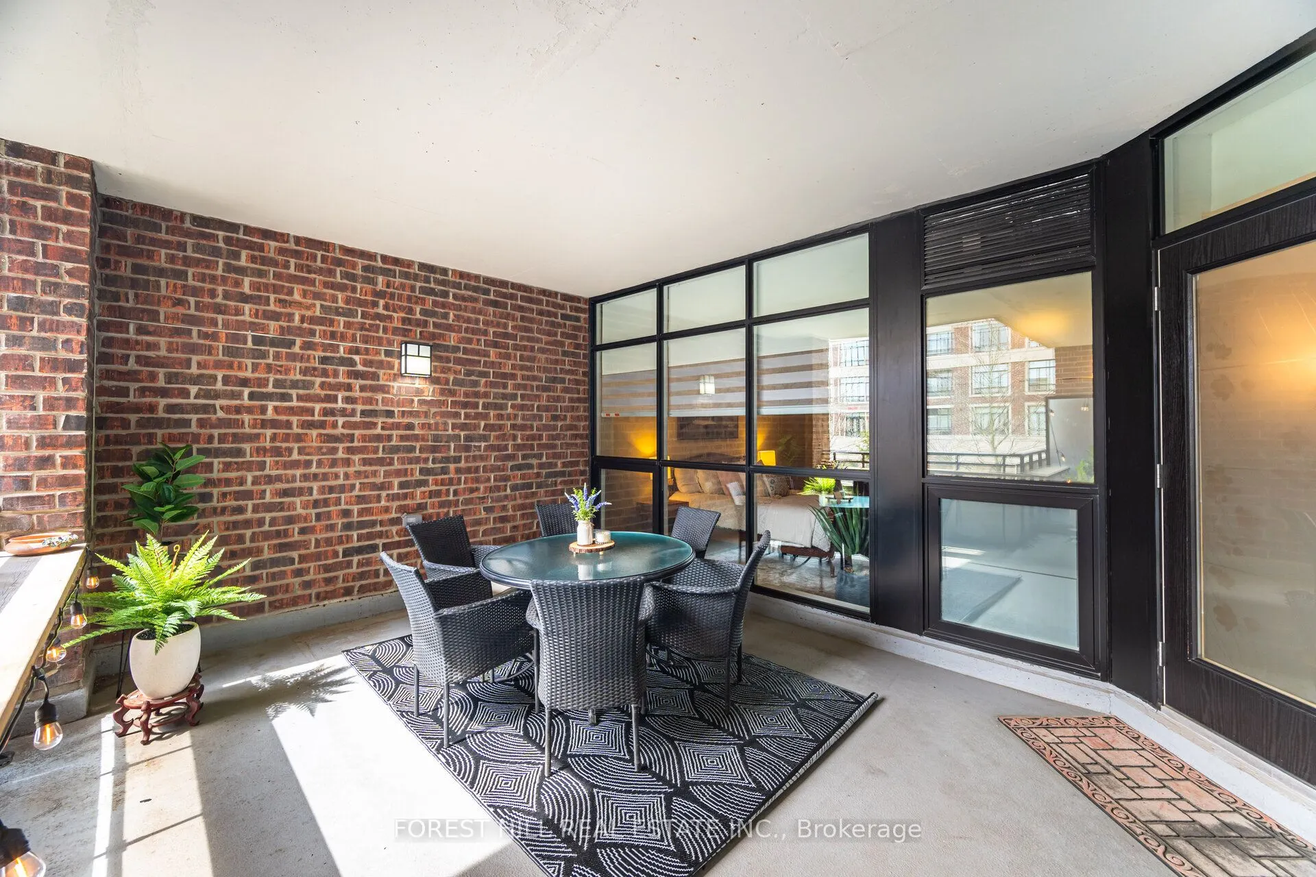 2396 Major Mackenzie Drive W, #220