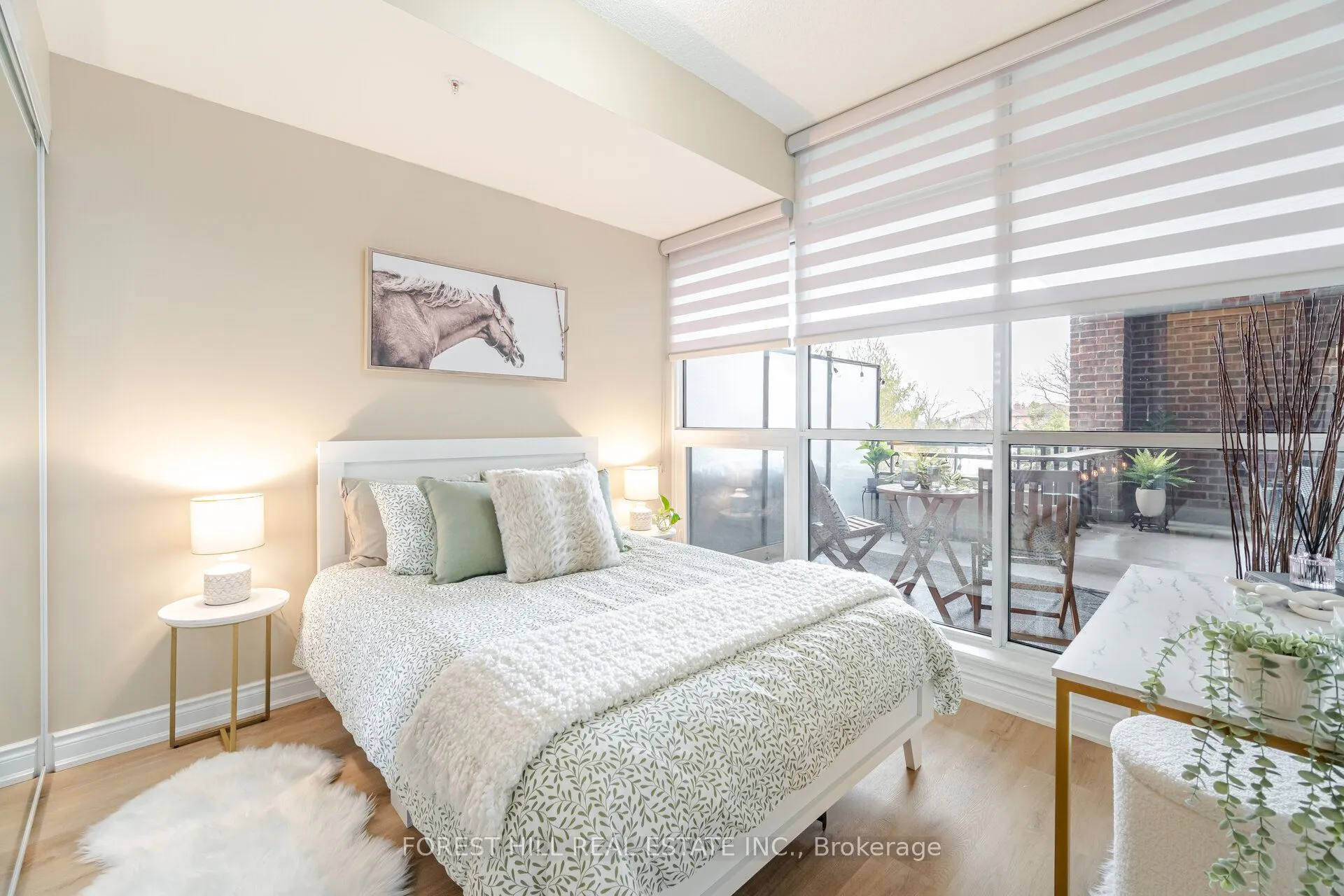 2396 Major Mackenzie Drive W, #220