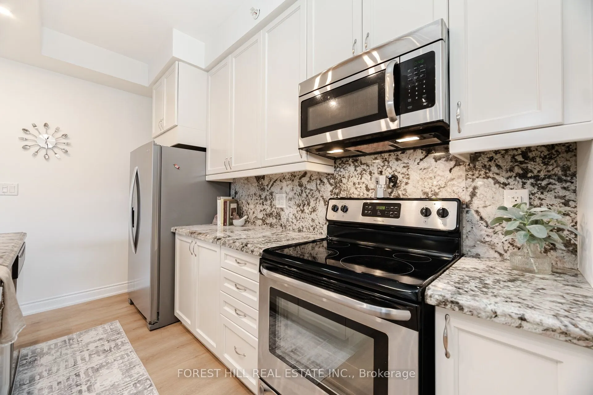2396 Major Mackenzie Drive W, #220