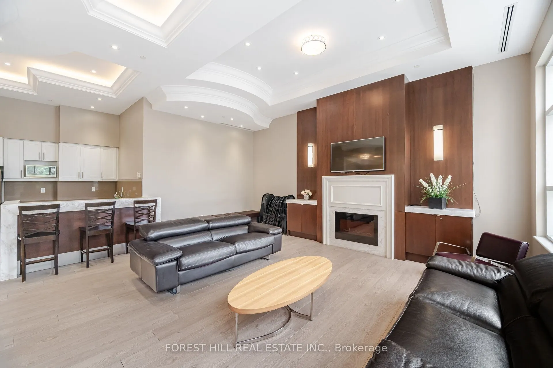 2396 Major Mackenzie Drive W, #220