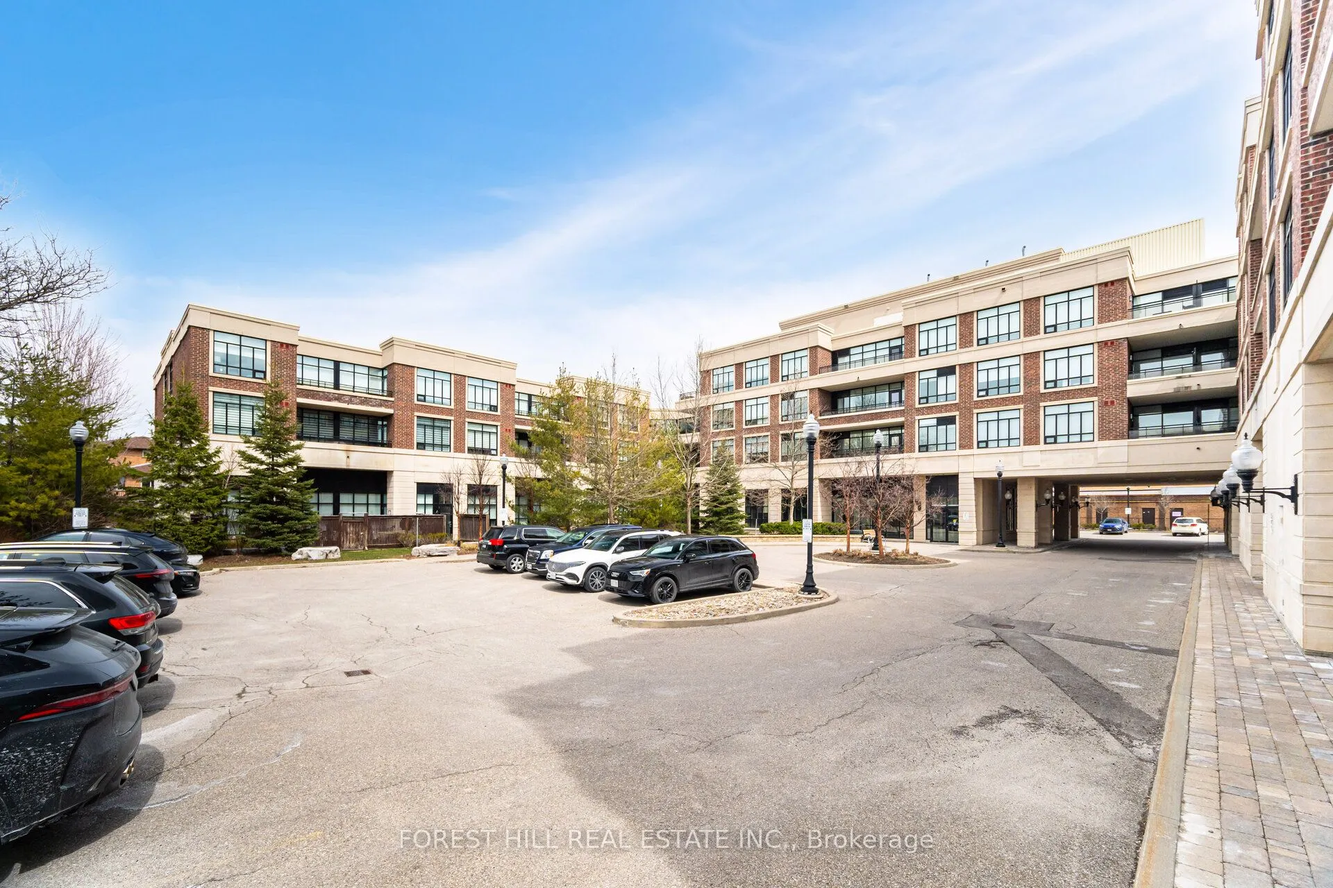2396 Major Mackenzie Drive W, #220