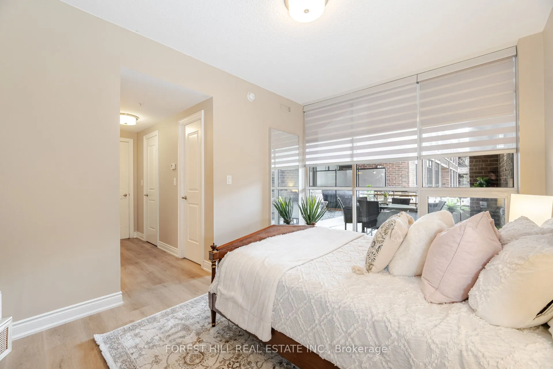 2396 Major Mackenzie Drive W, #220