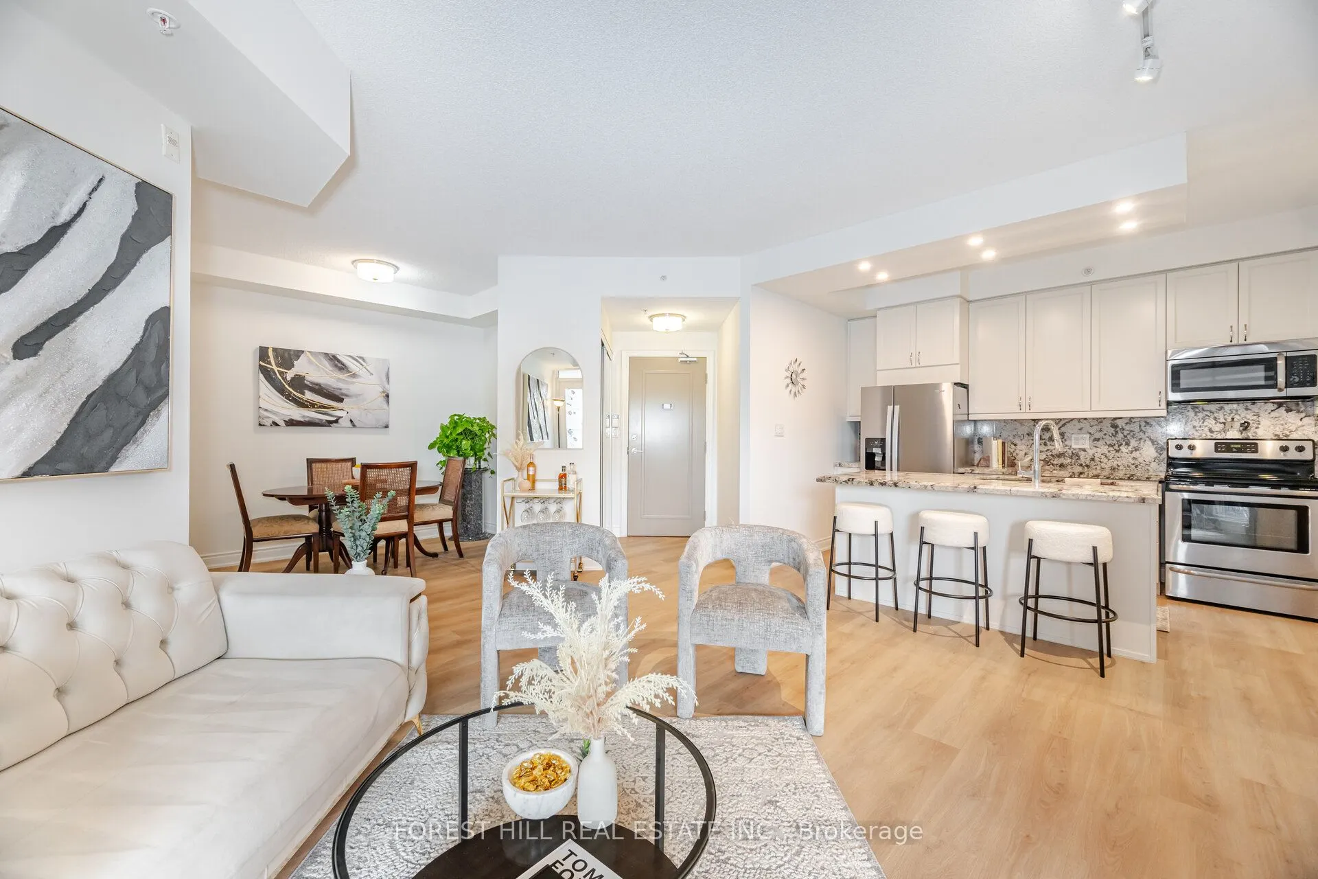 2396 Major Mackenzie Drive W, #220