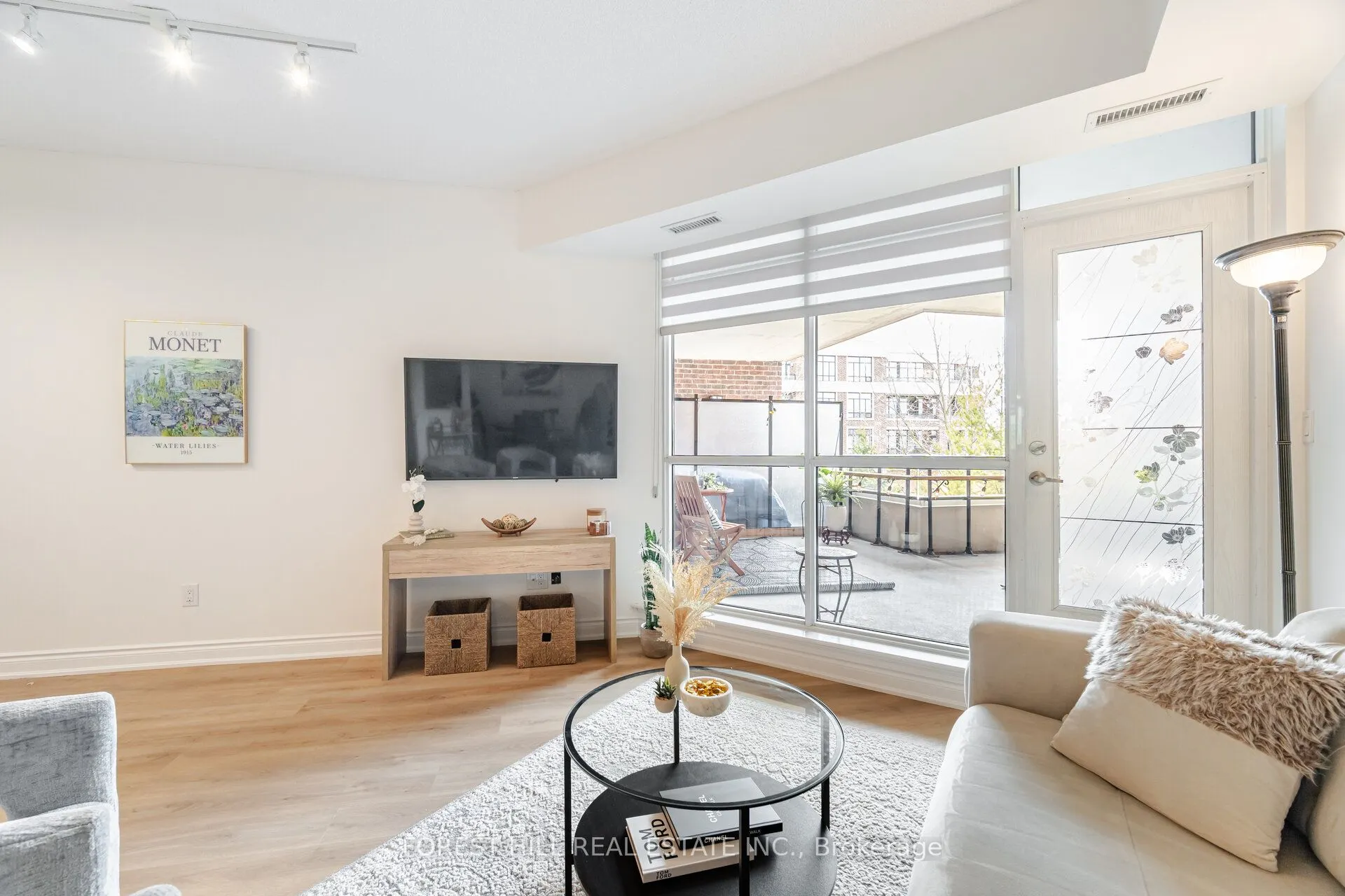 2396 Major Mackenzie Drive W, #220