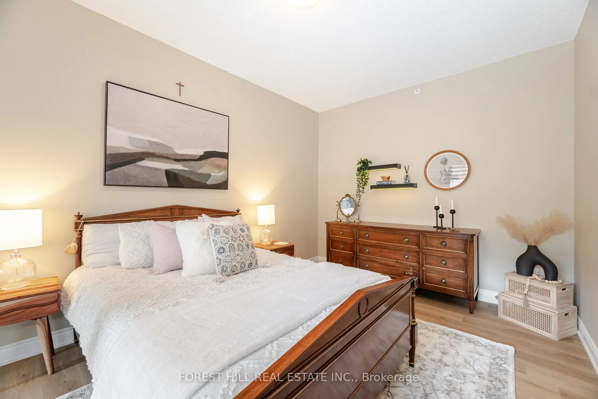 2396 Major Mackenzie Drive W, #220