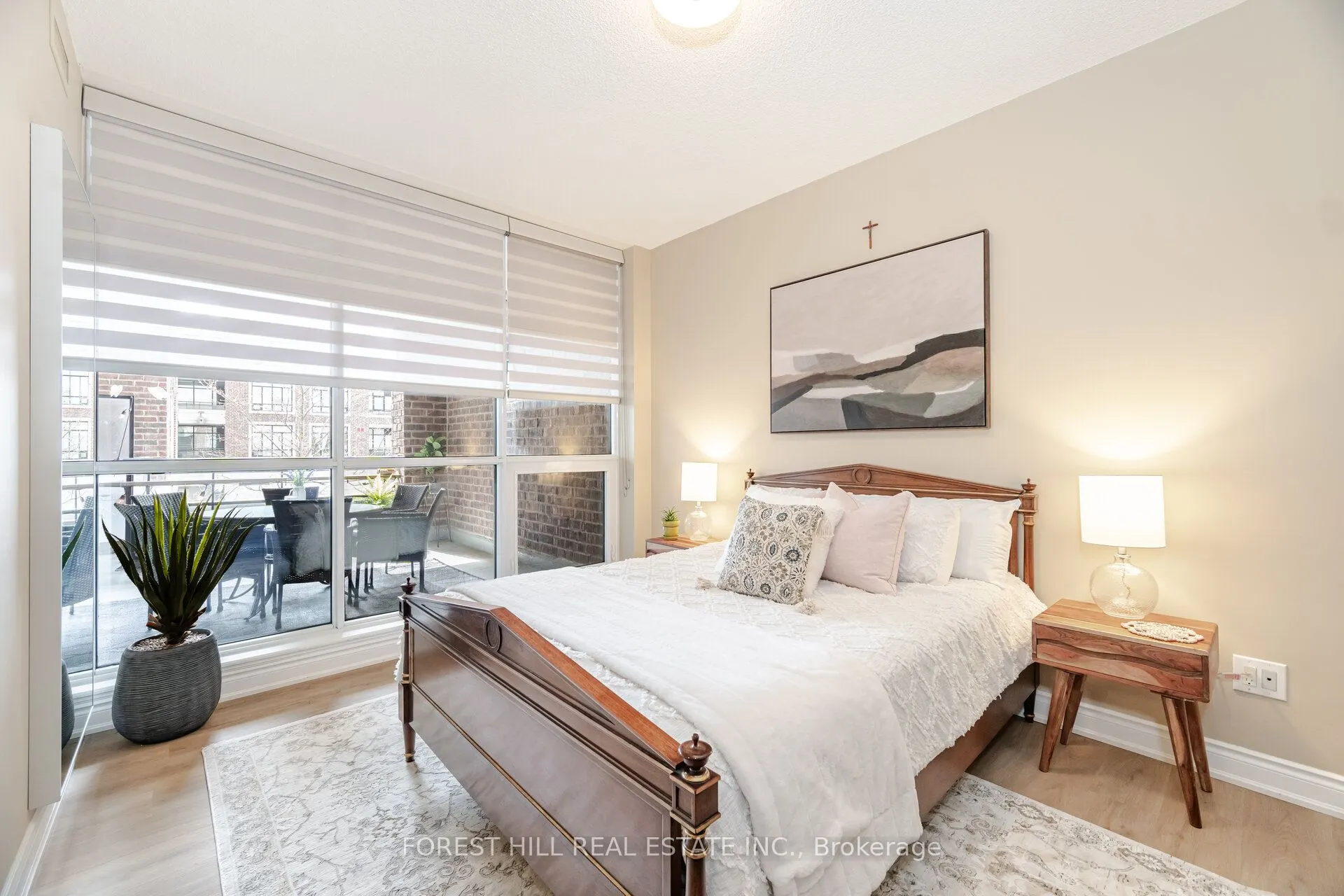 2396 Major Mackenzie Drive W, #220