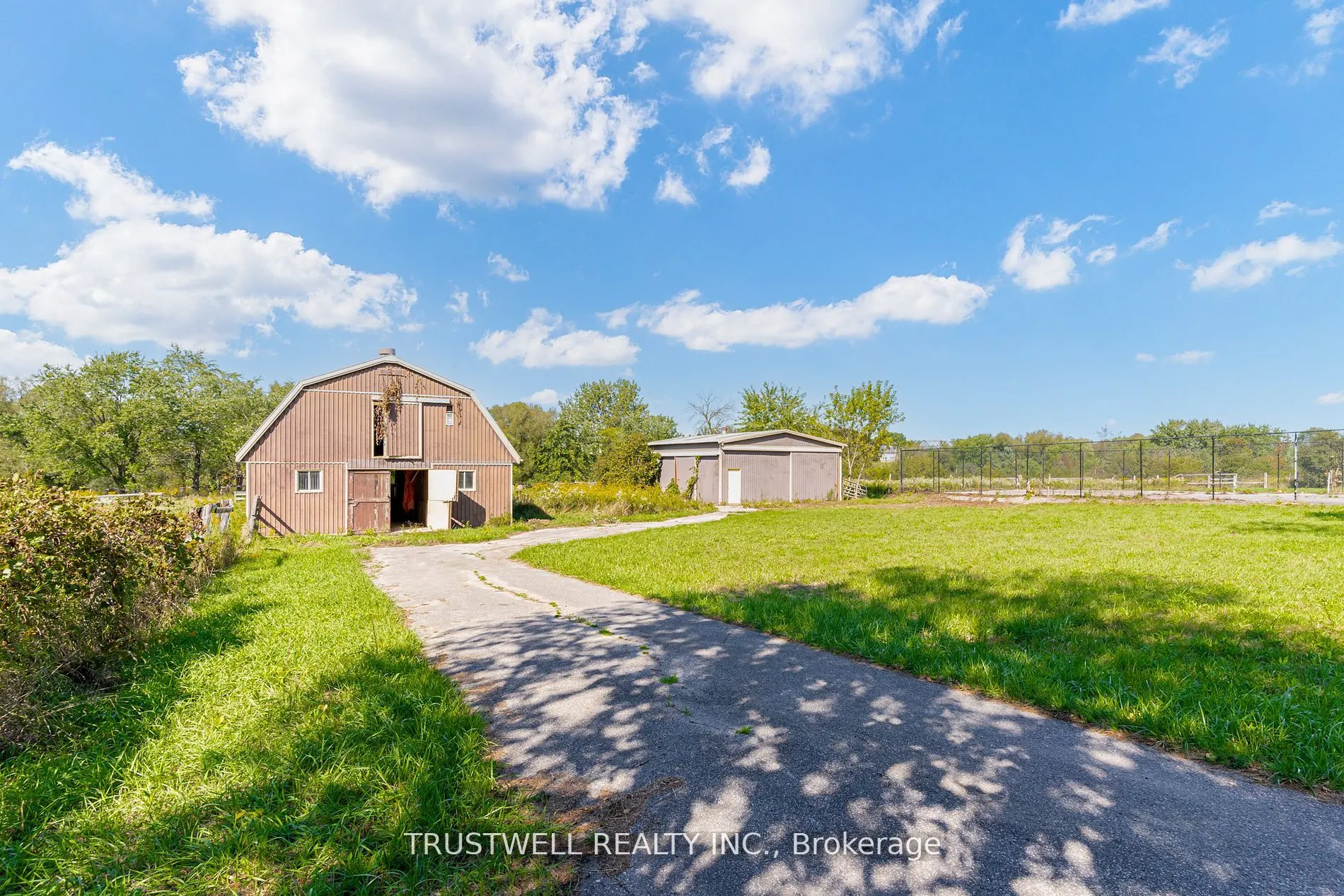 3590 Major Mackenzie Drive E