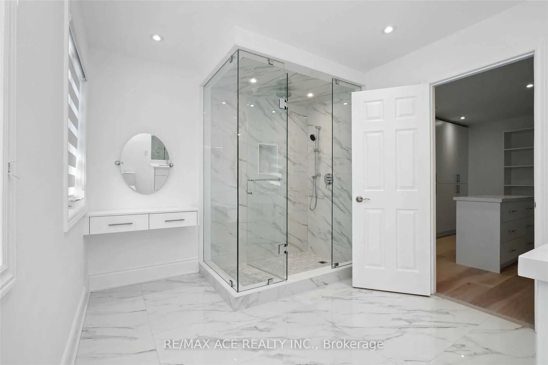 162 Bathurst Glen Drive