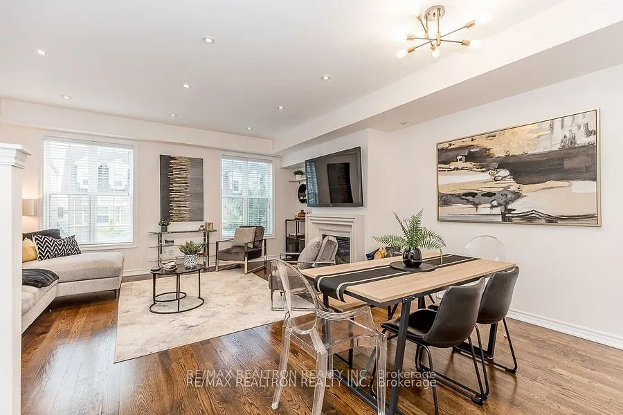 28 Donald Buttress Boulevard W