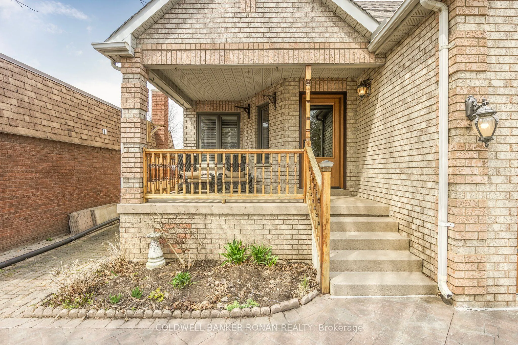 14 Albert Street E