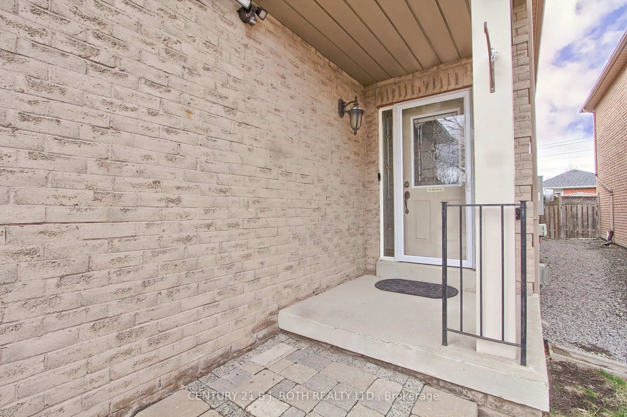 484 Menczel Crescent