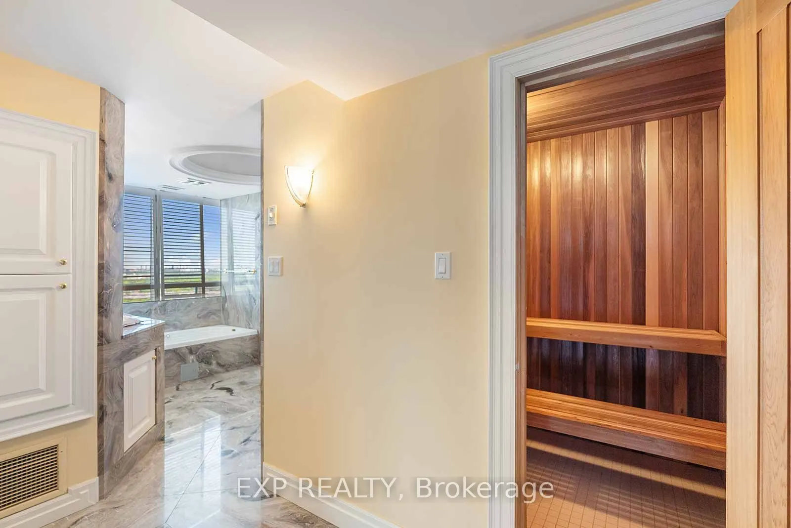 1 Clark Street W, #PH 4