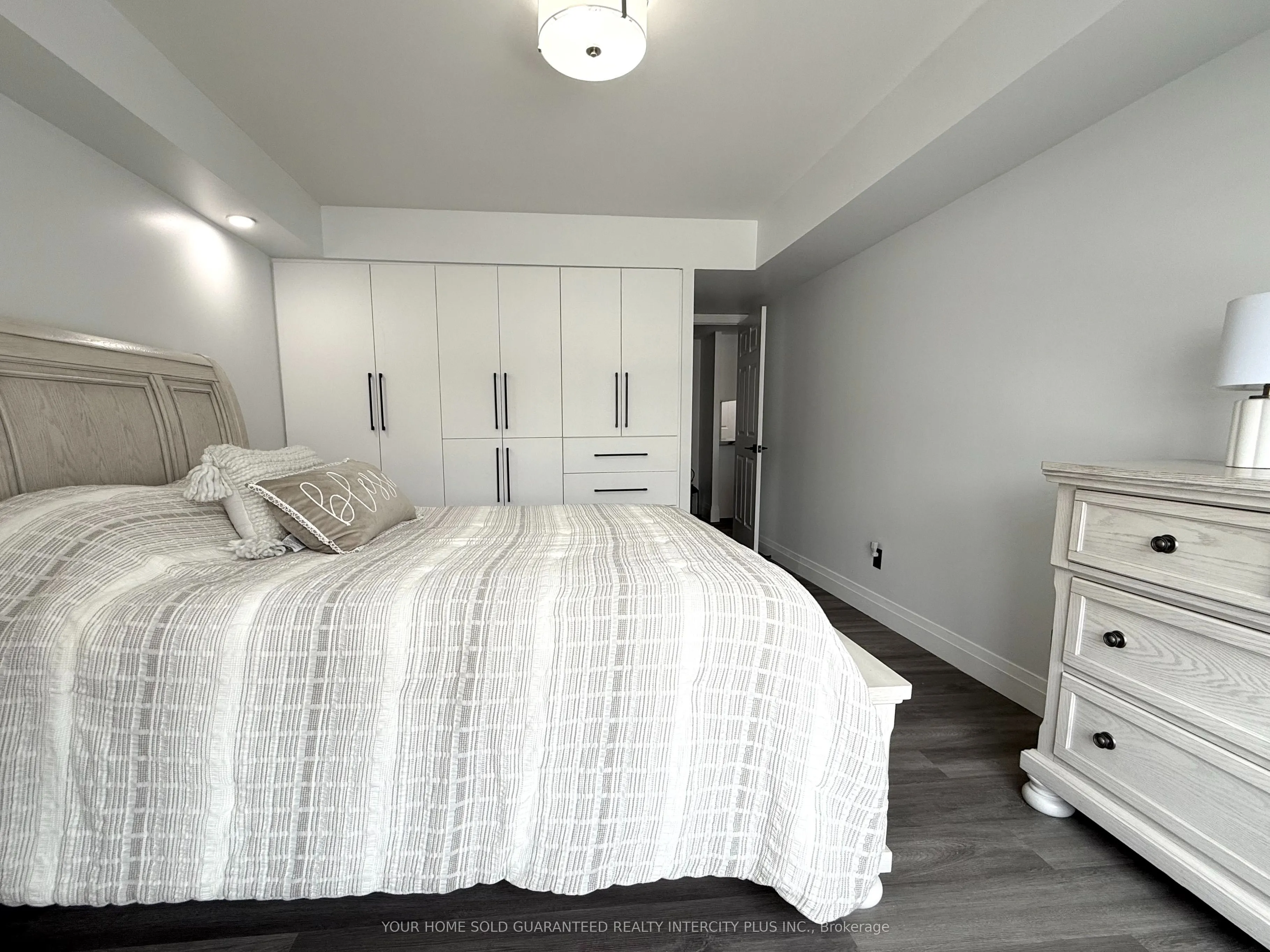 121 Woodbridge Avenue, #313