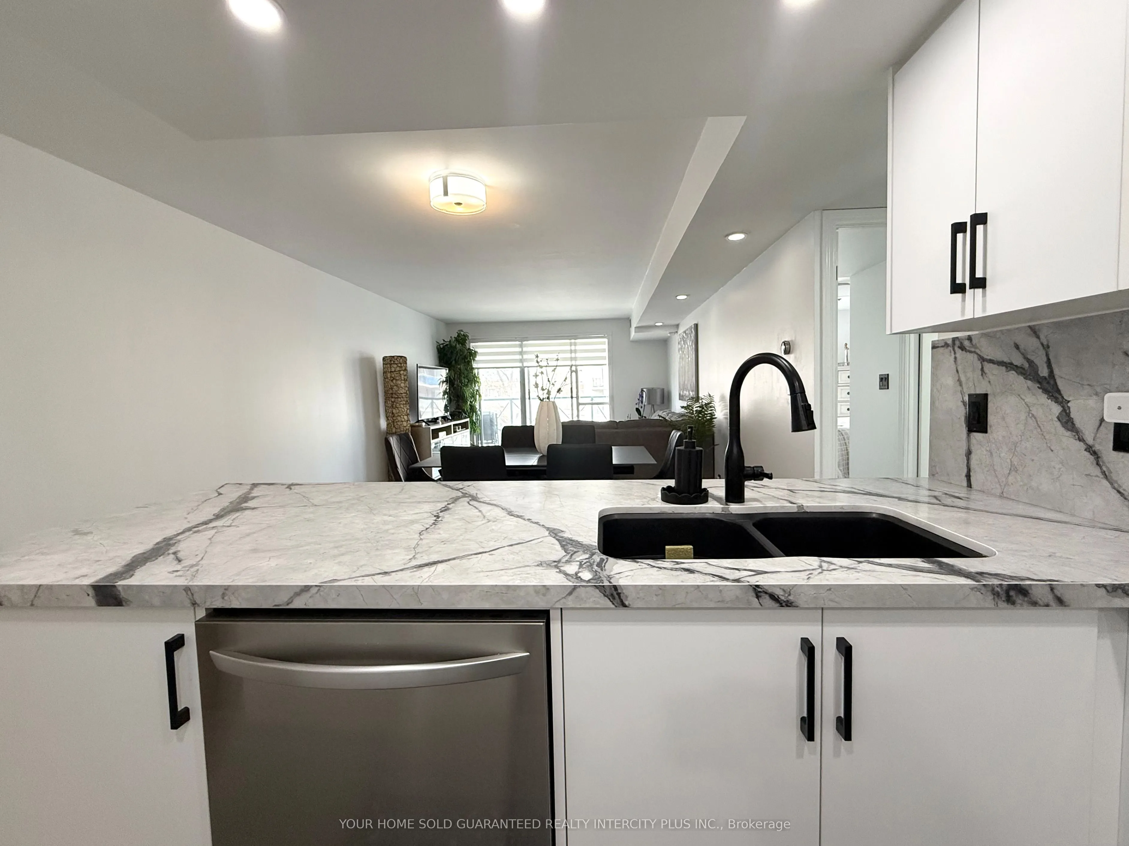 121 Woodbridge Avenue, #313