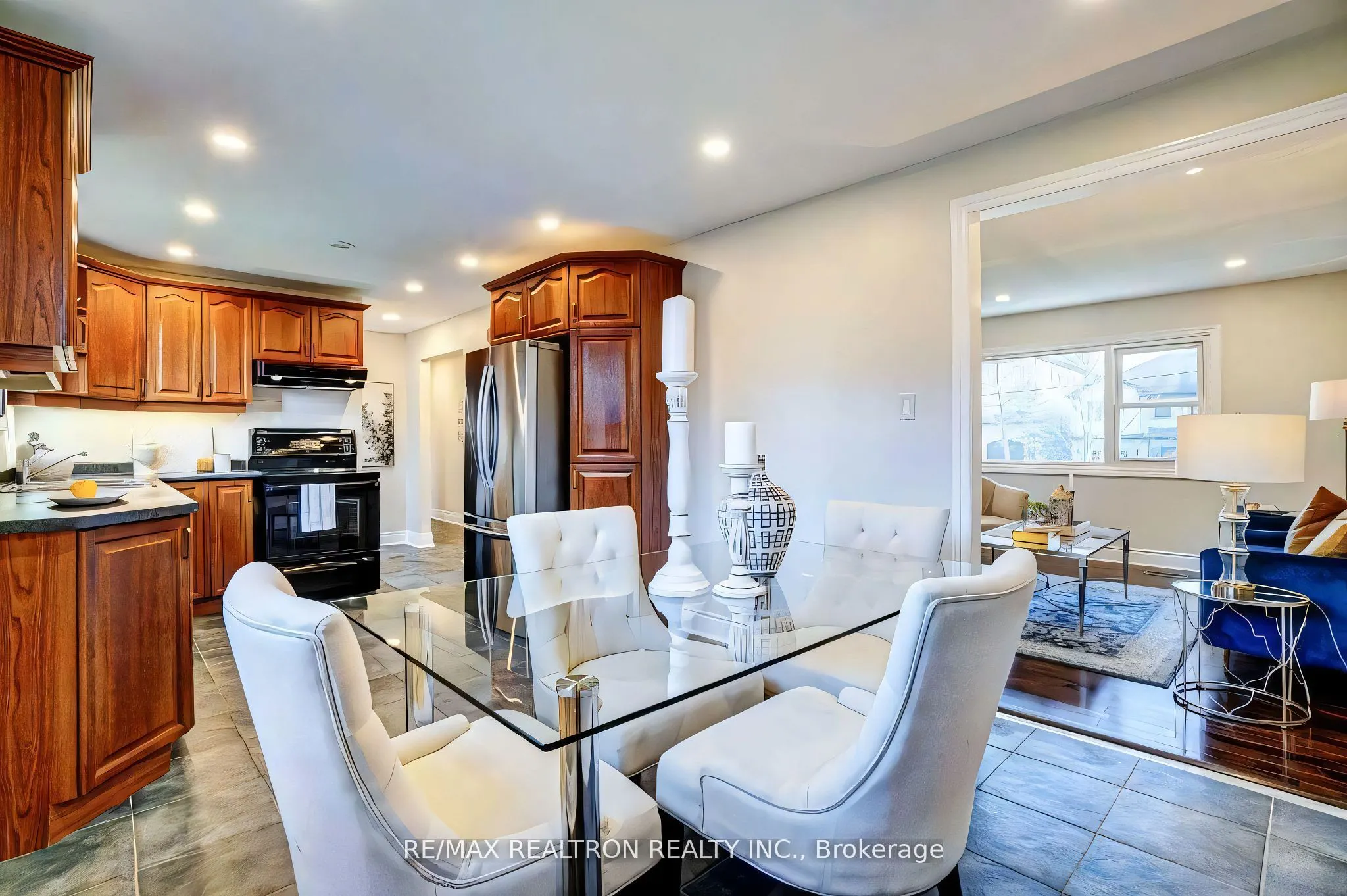 254 Lakeland Crescent