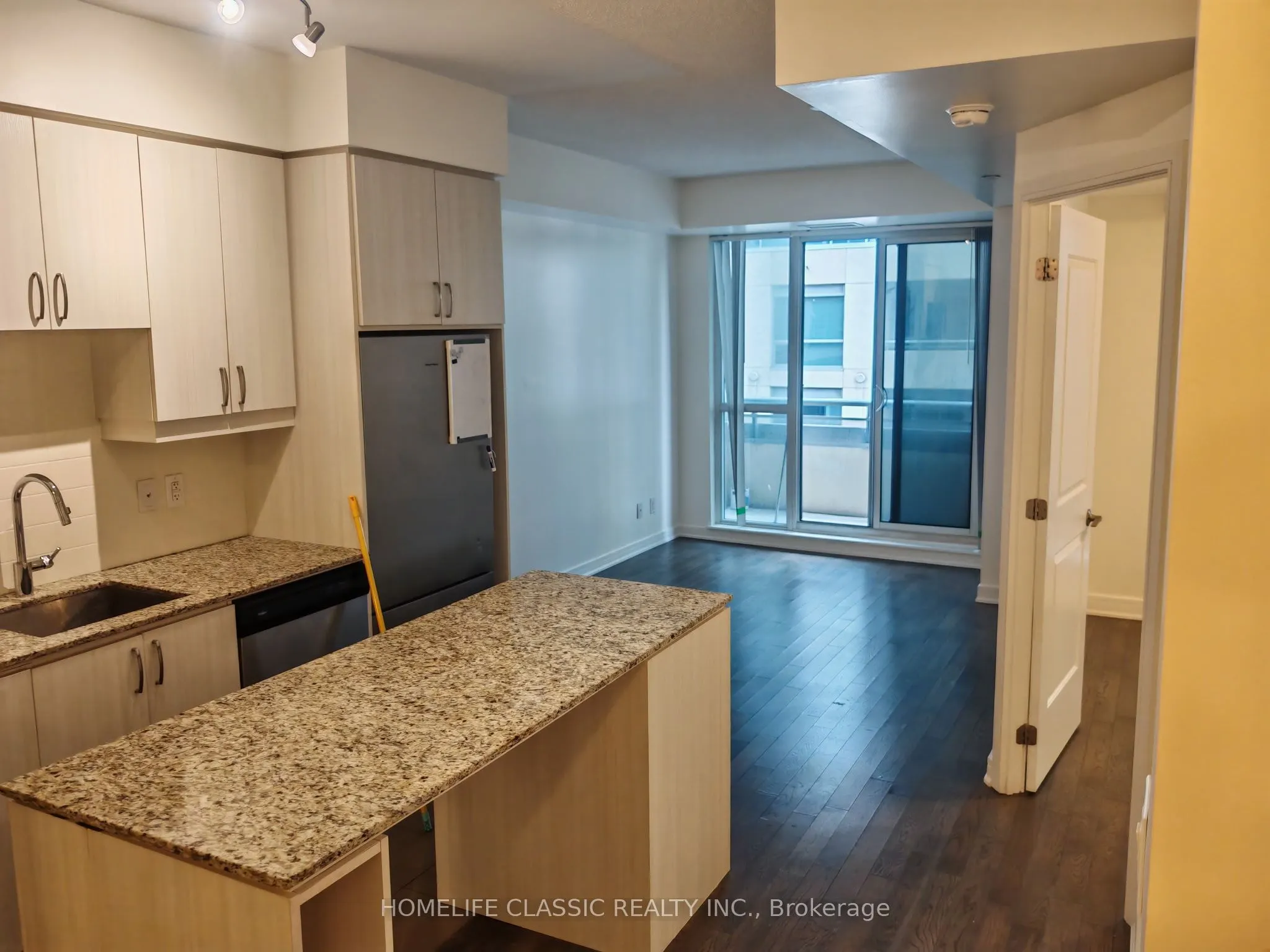 9191 Yonge Street, #613