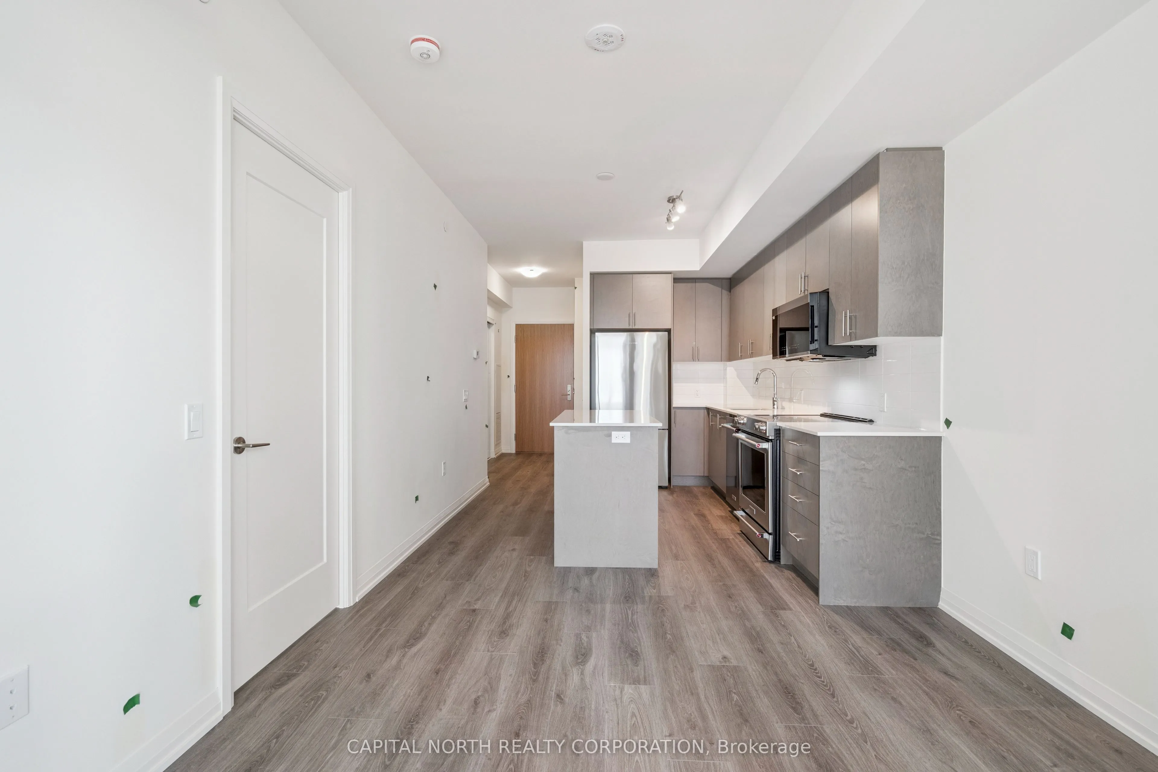 8960 Jane Street, #815