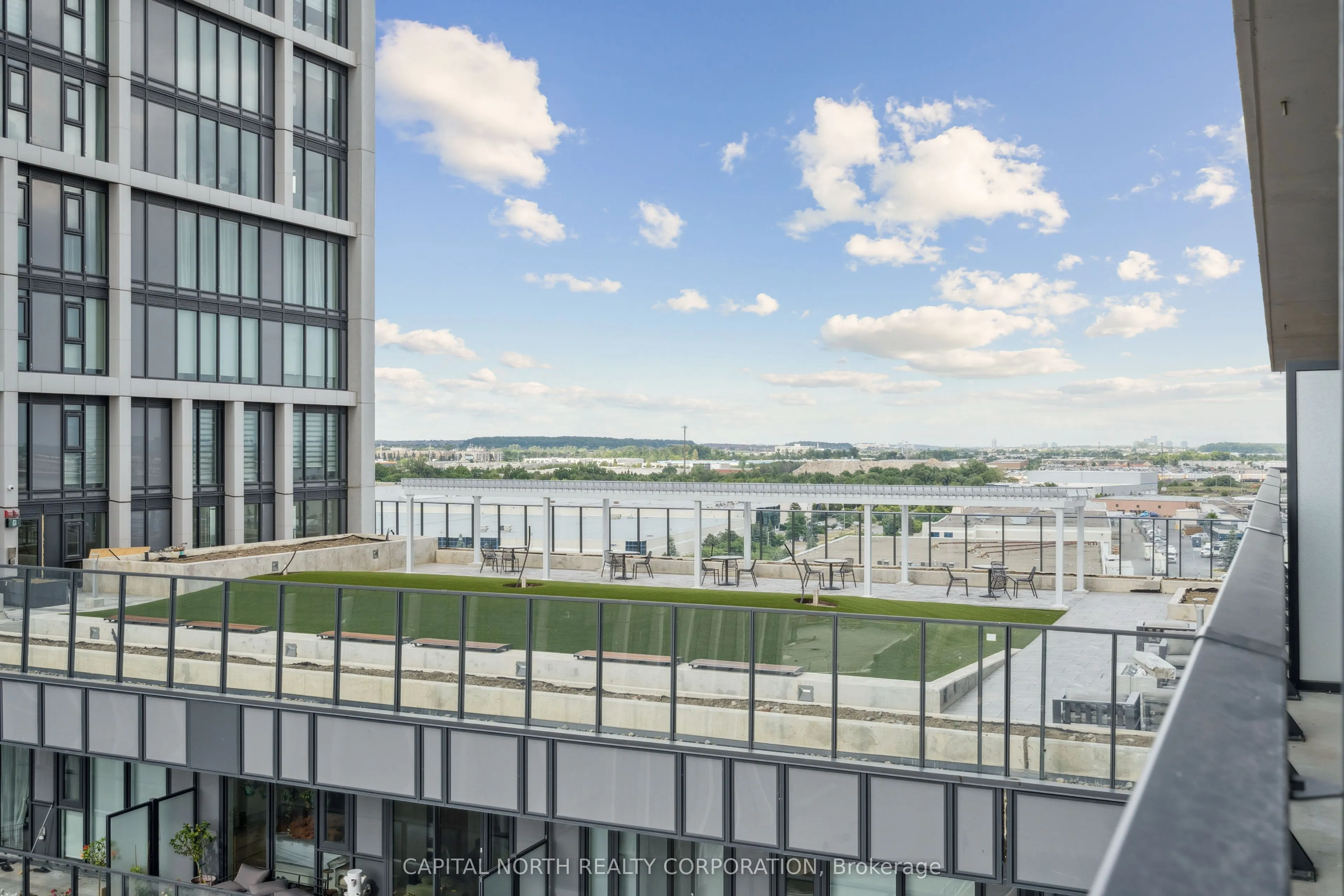 8960 Jane Street, #815