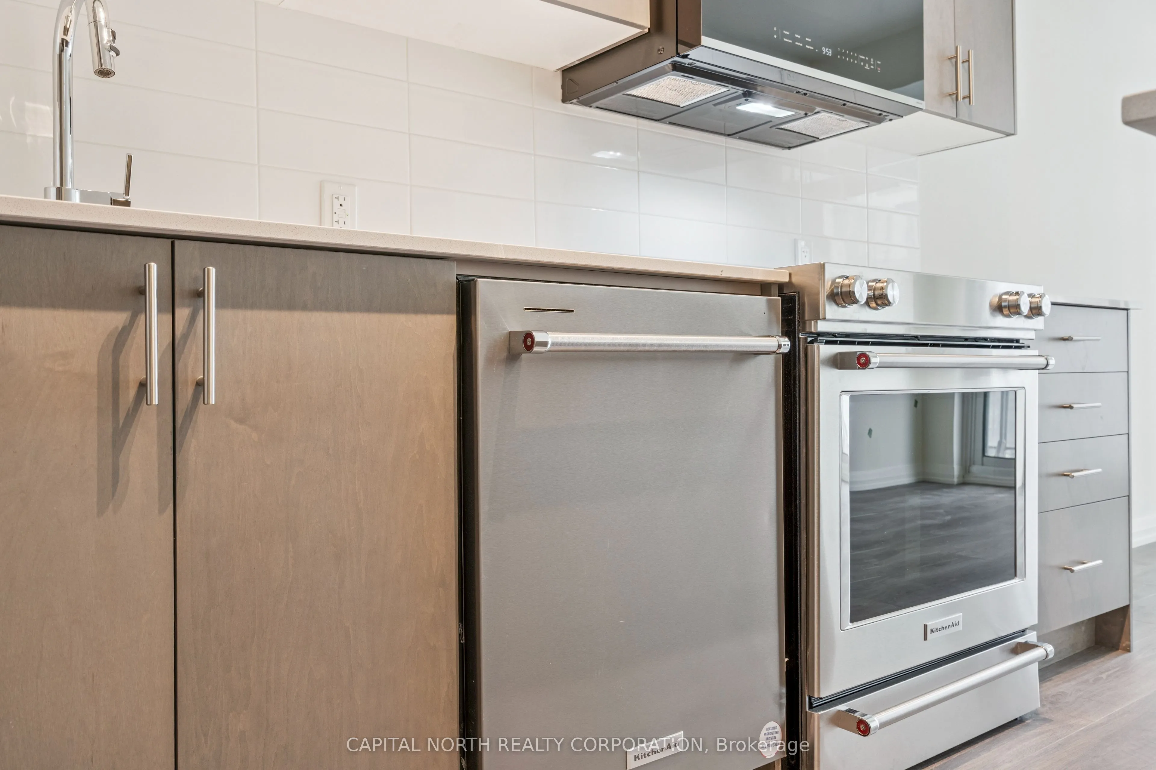 8960 Jane Street, #815