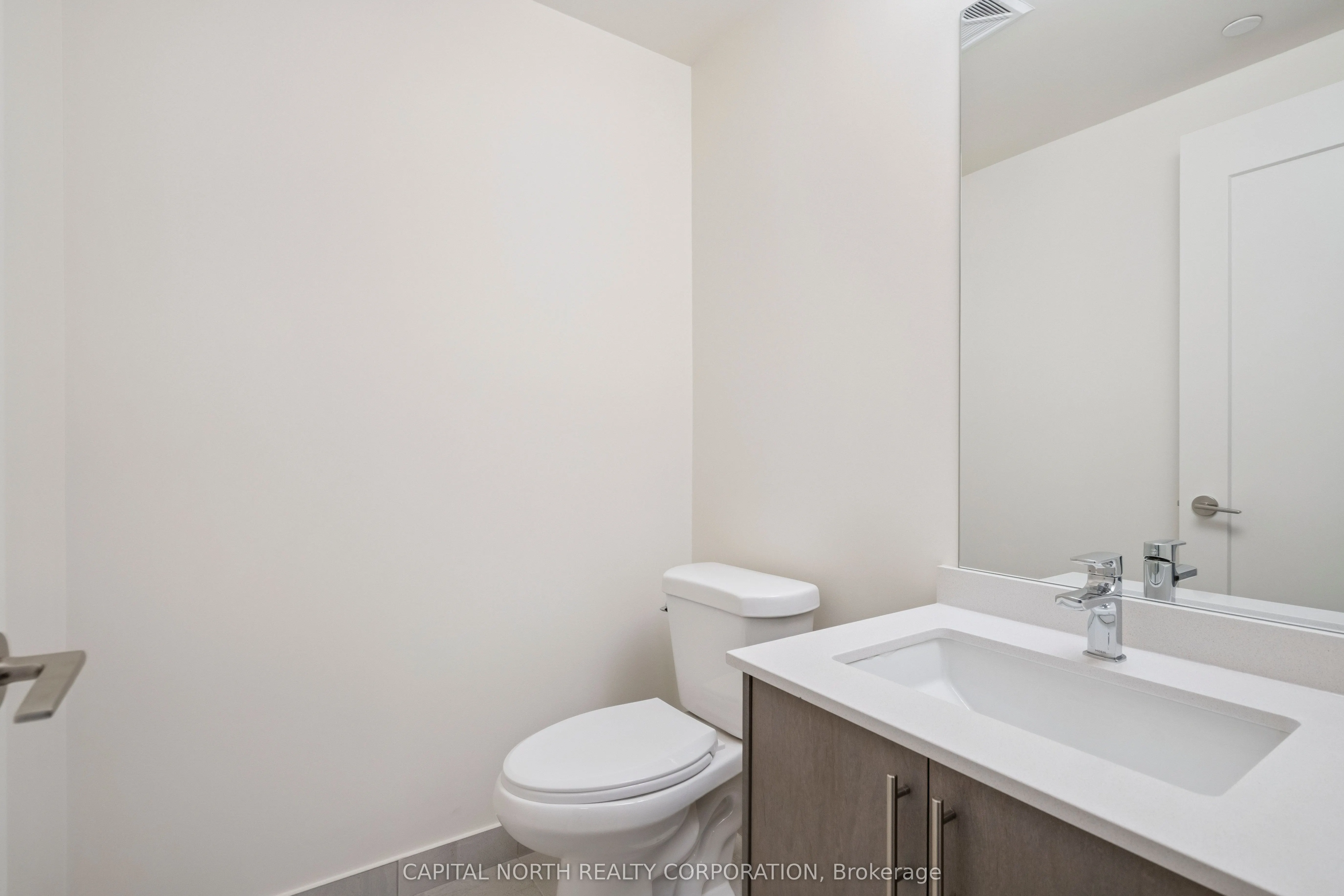8960 Jane Street, #815