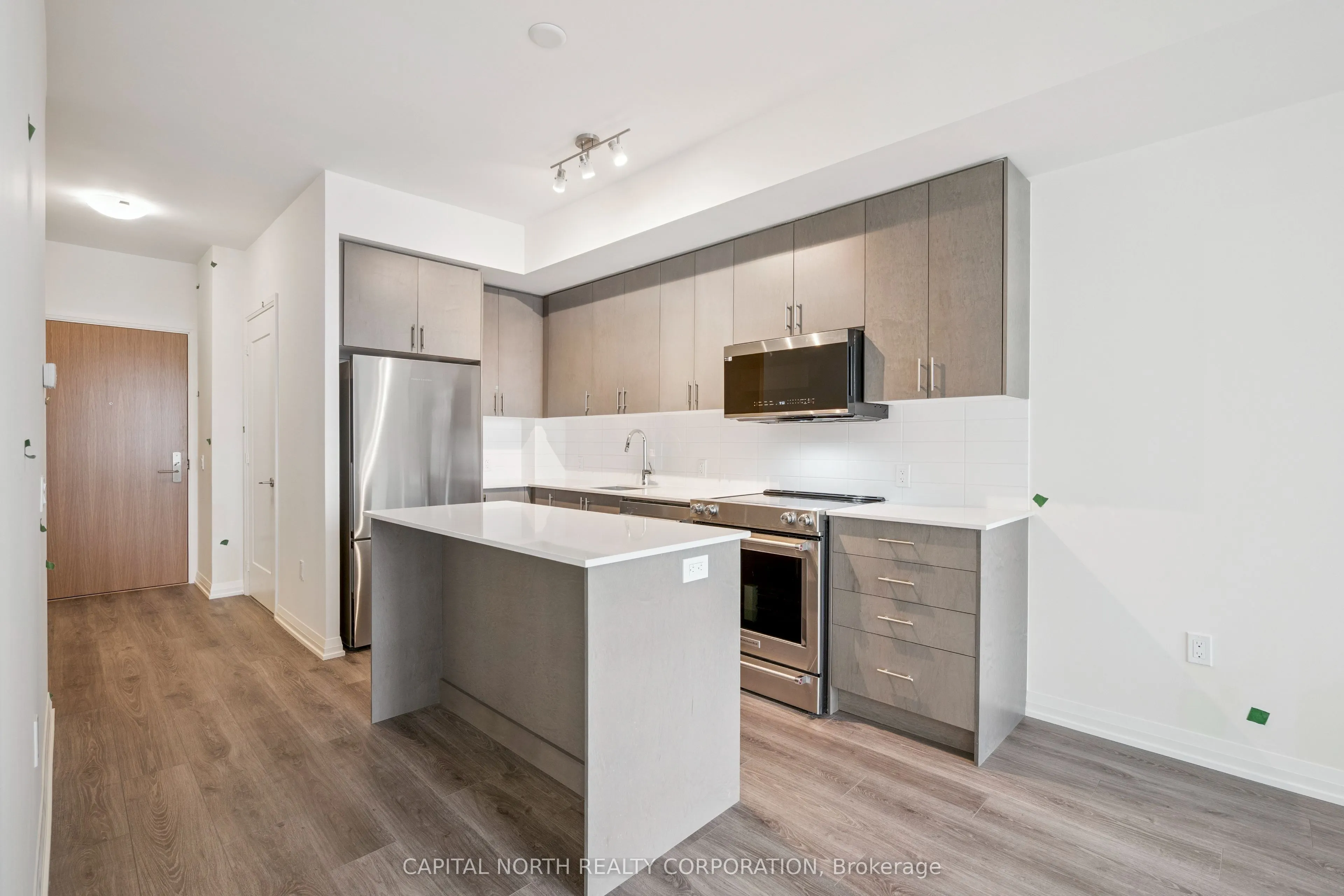 8960 Jane Street, #815