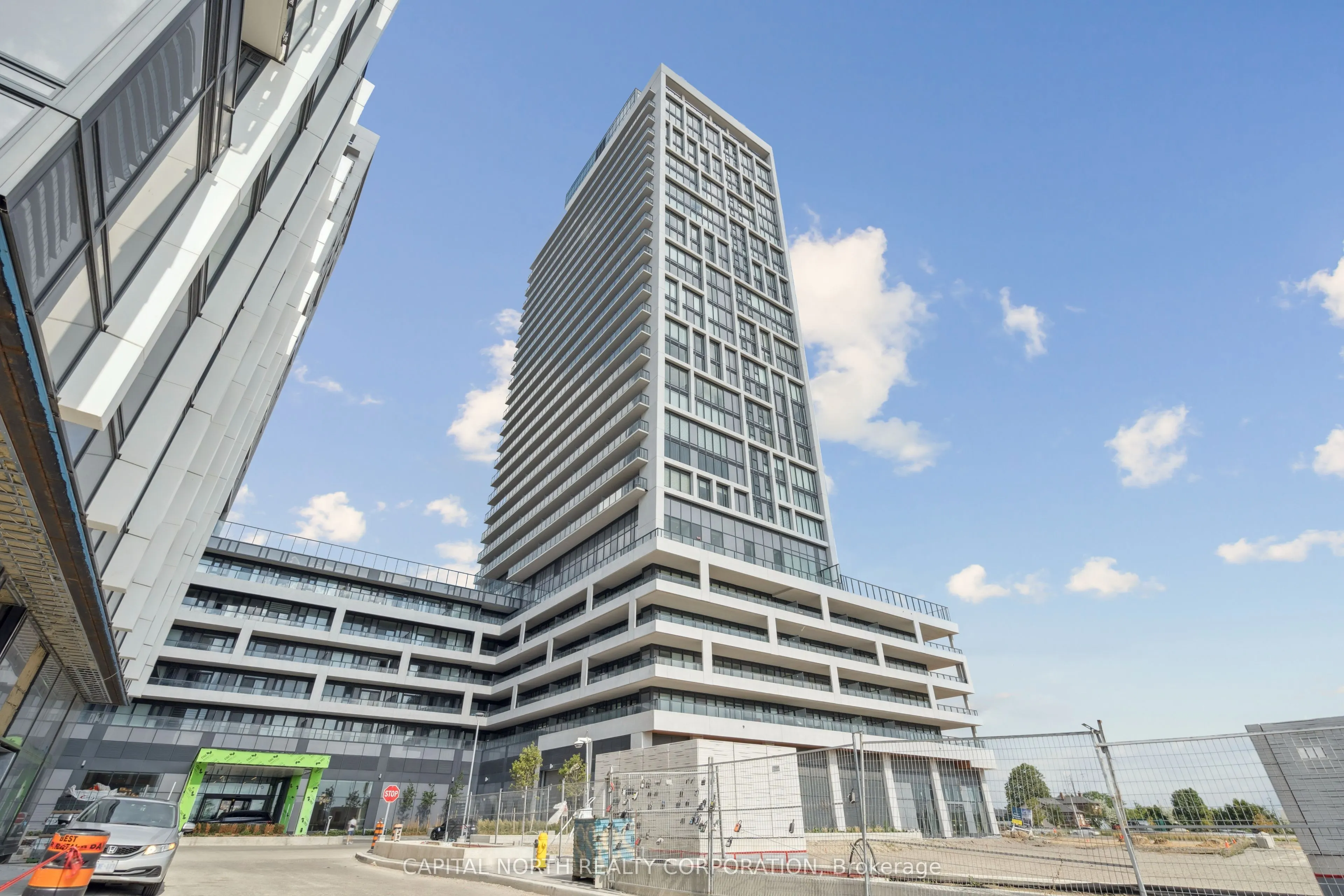 8960 Jane Street, #815