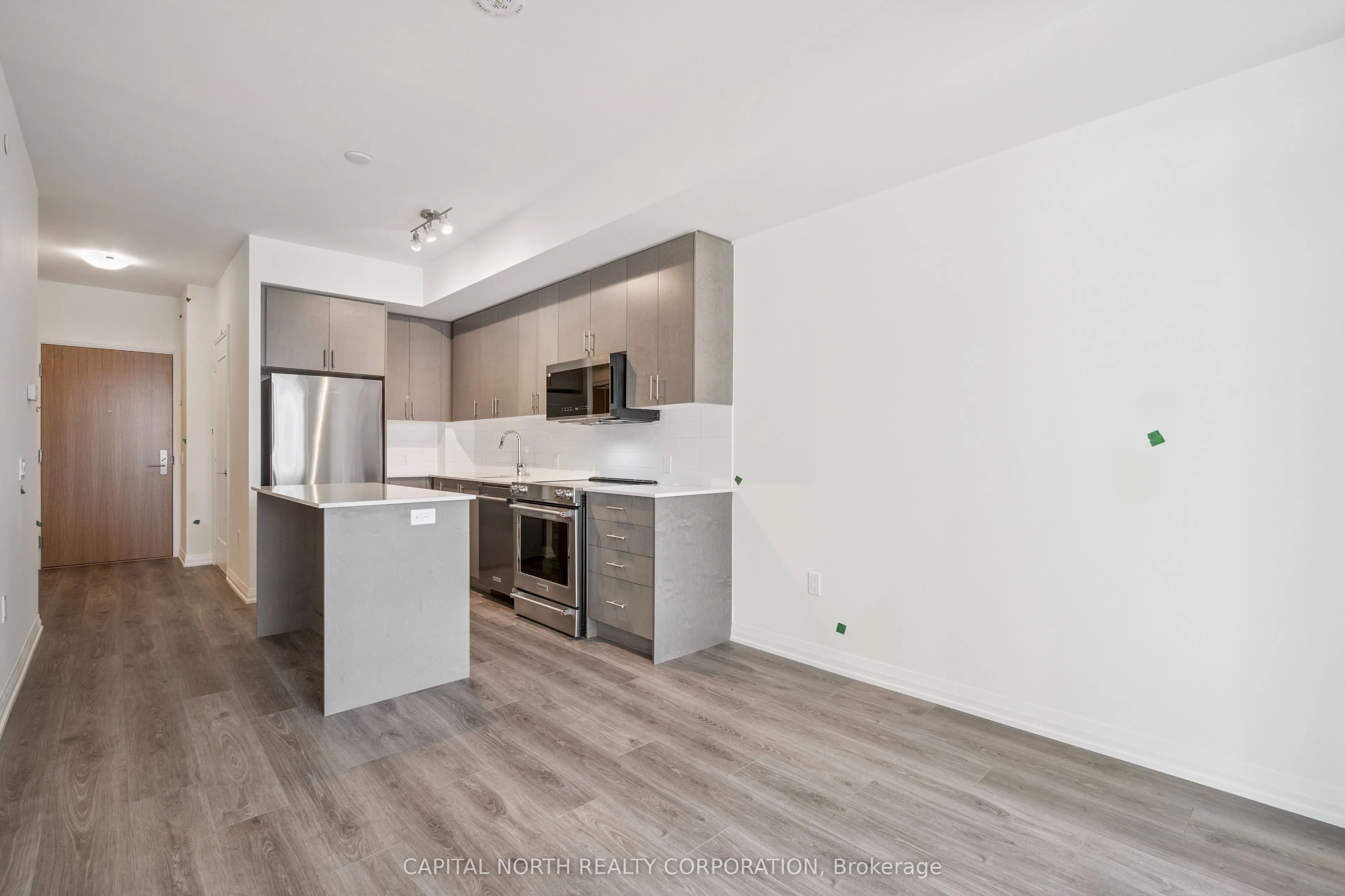 8960 Jane Street, #815