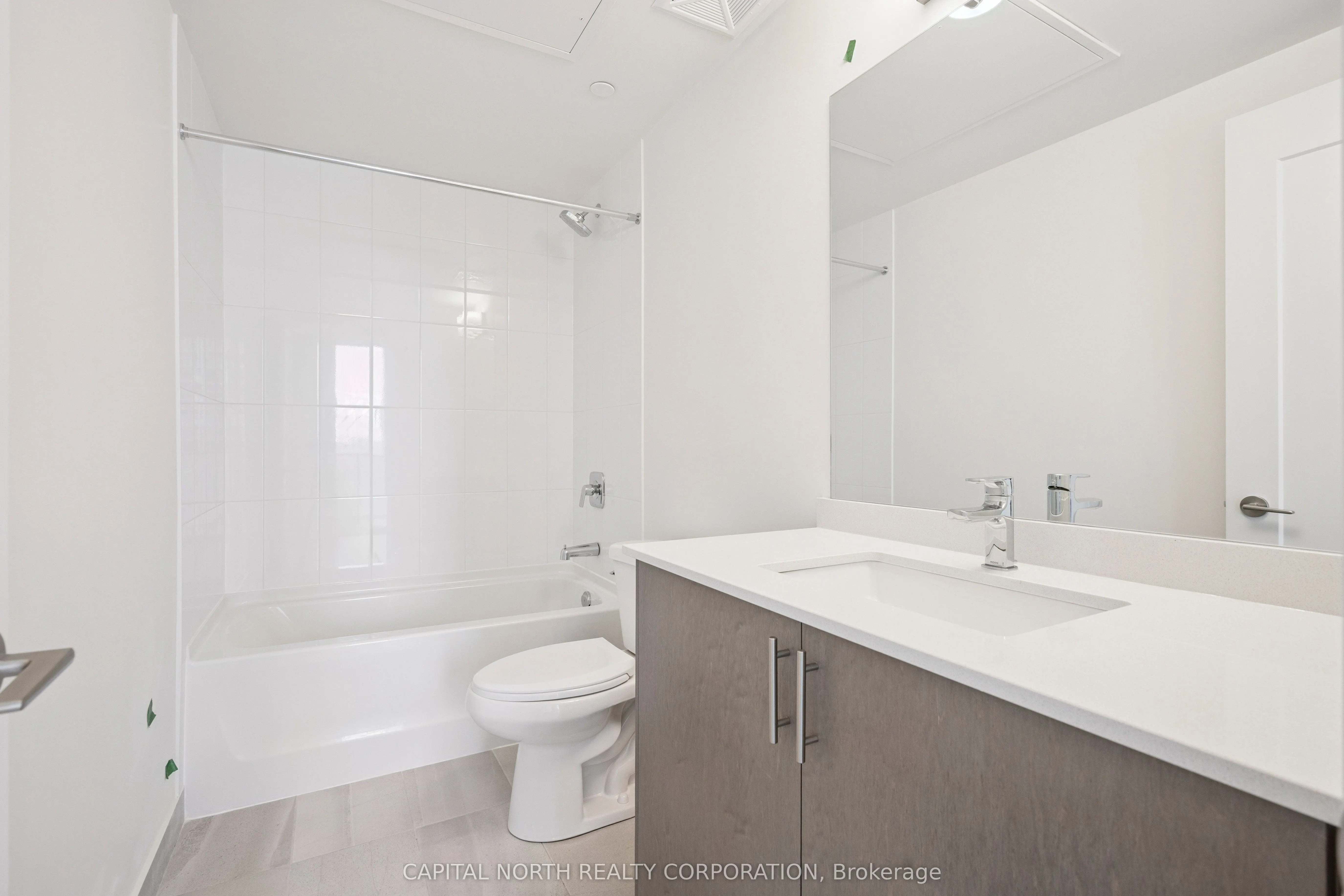8960 Jane Street, #815