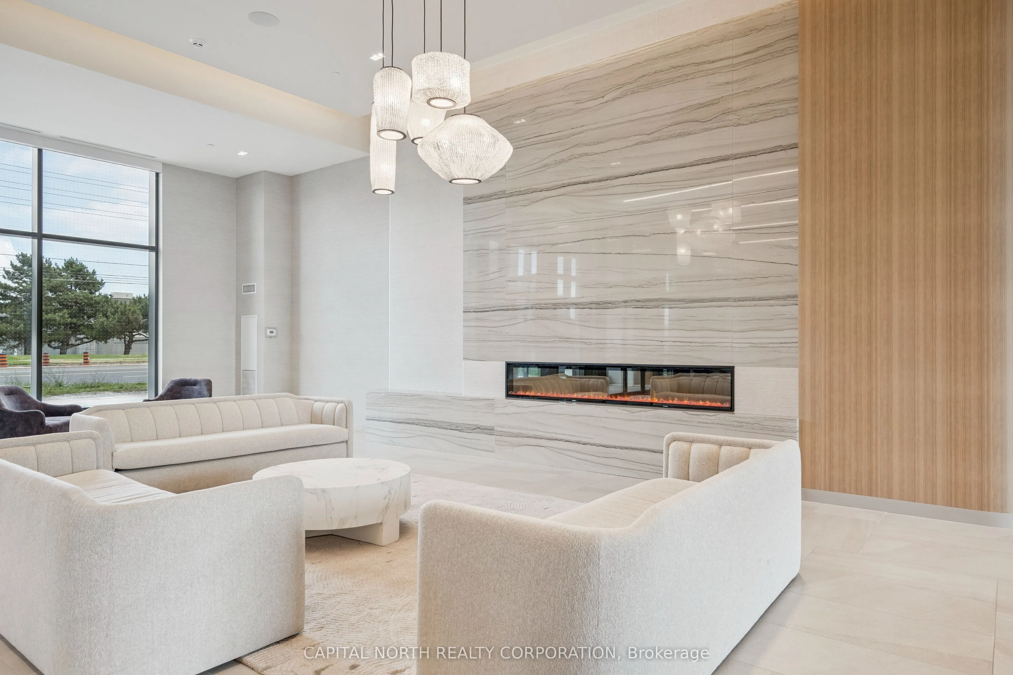 8960 Jane Street, #815