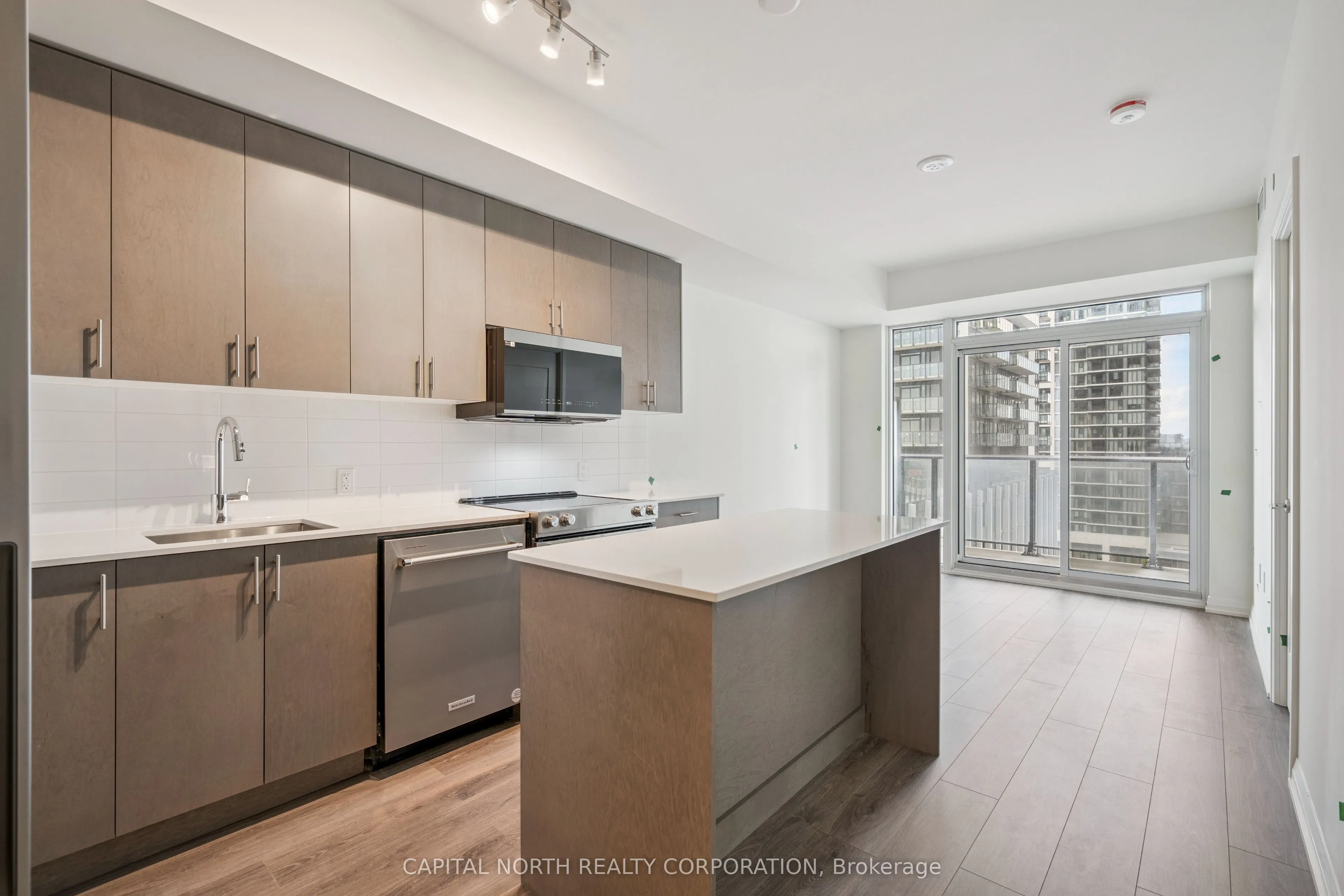 8960 Jane Street, #815
