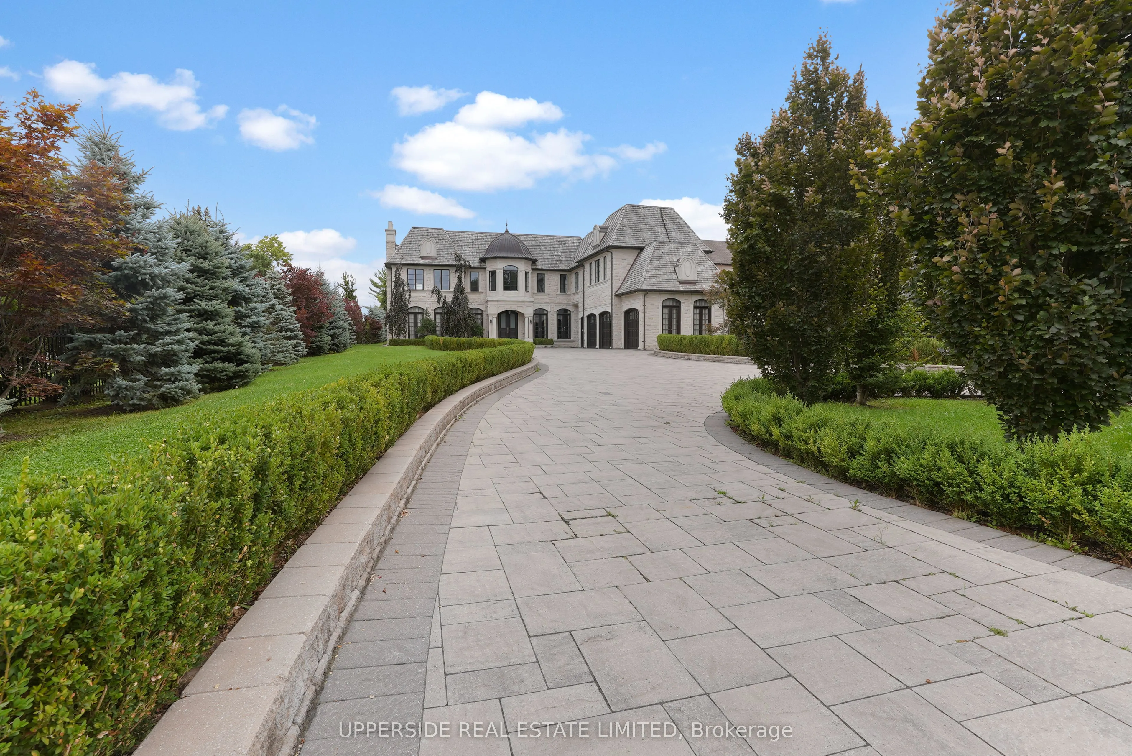 29 Riverside Boulevard W