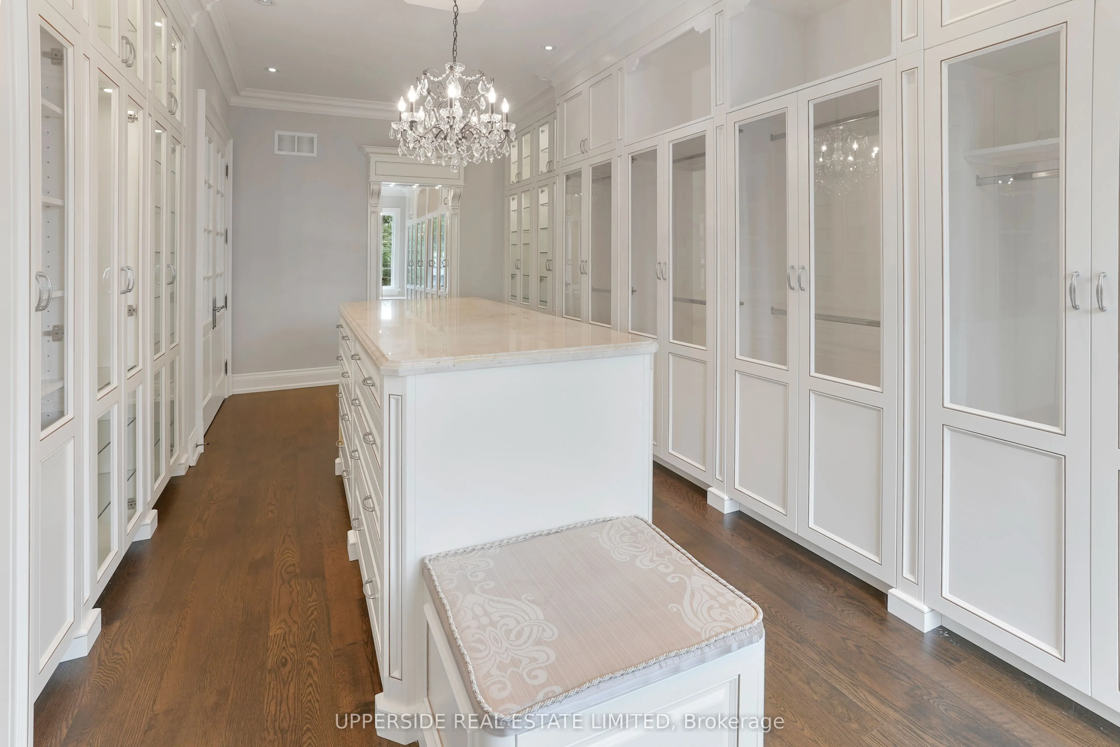 29 Riverside Boulevard W