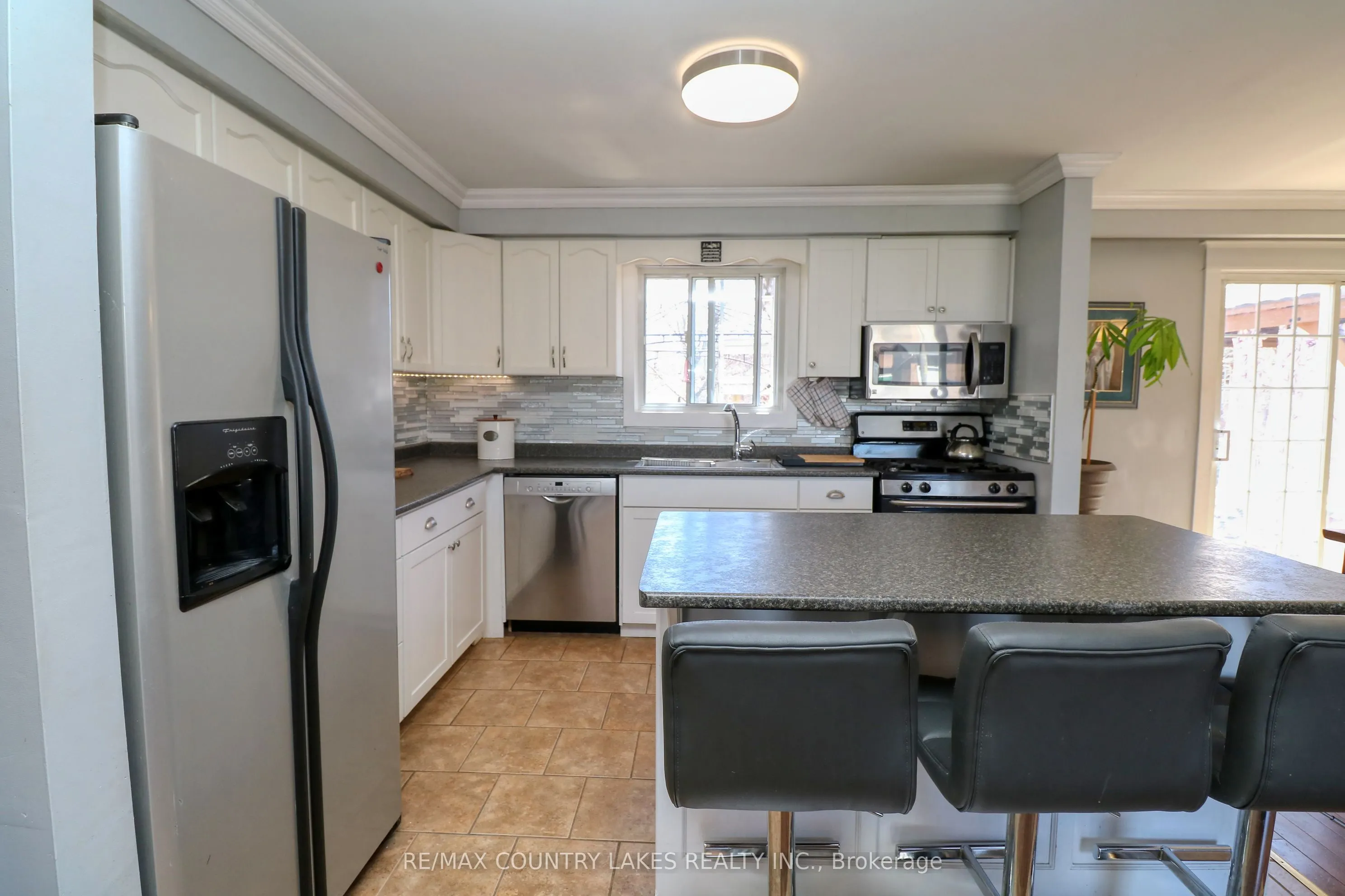 271 Lakeland Crescent