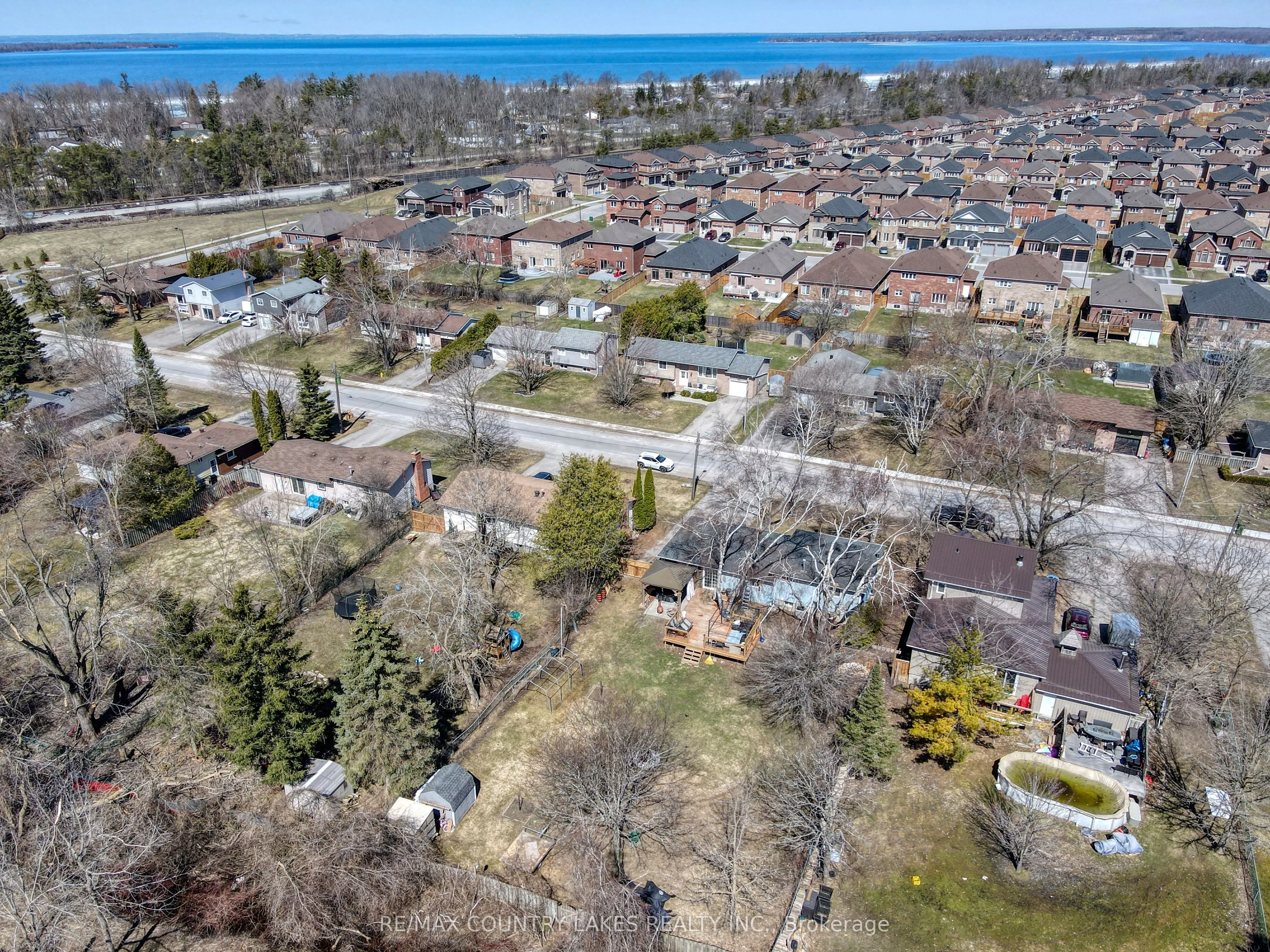 271 Lakeland Crescent